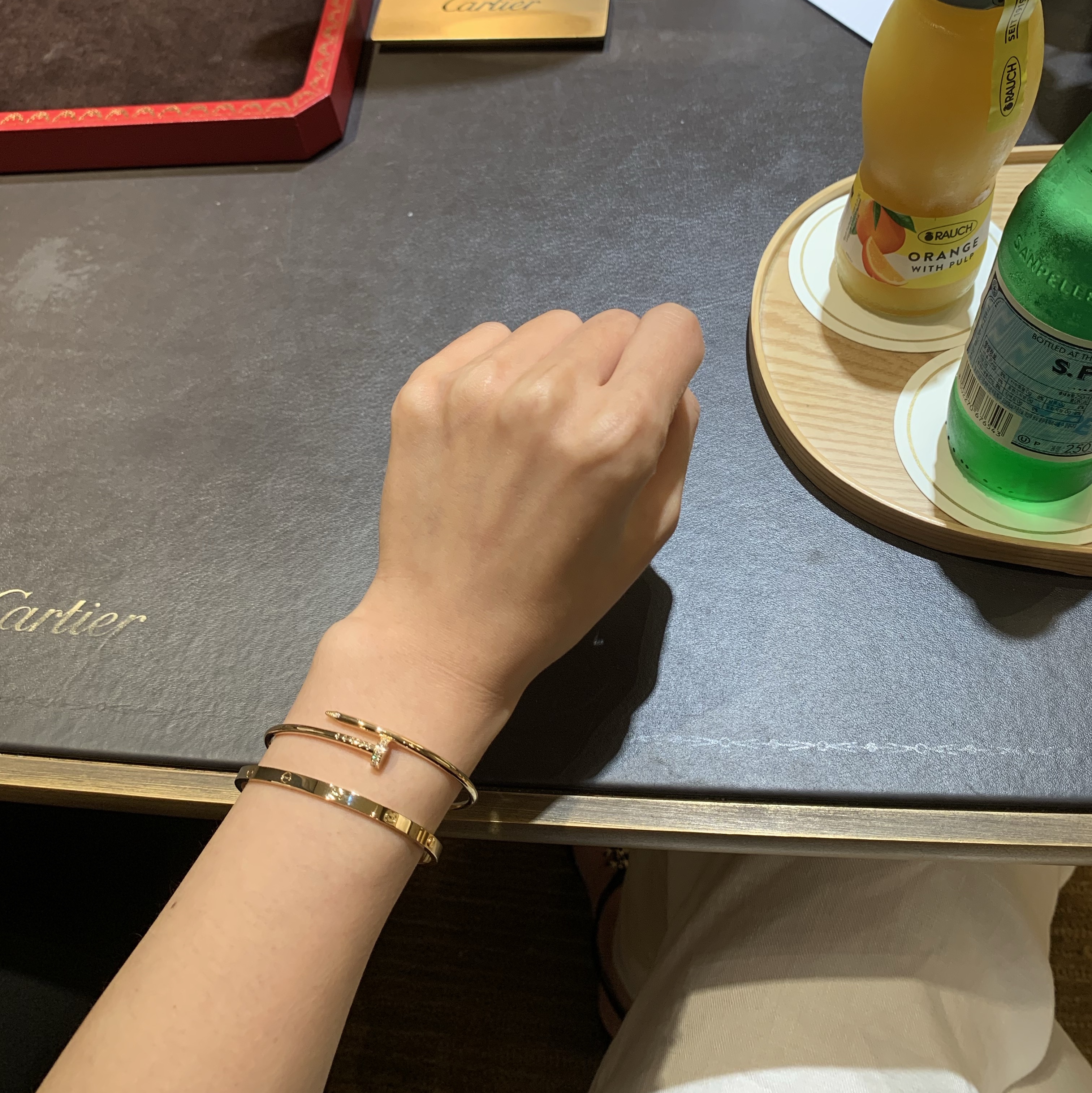 Cartier Love Bracelet Small Yellow Gold, Cartier Juste un Clou Bracelet Small Yellow Gold Diamond 착용 스타일 - 2