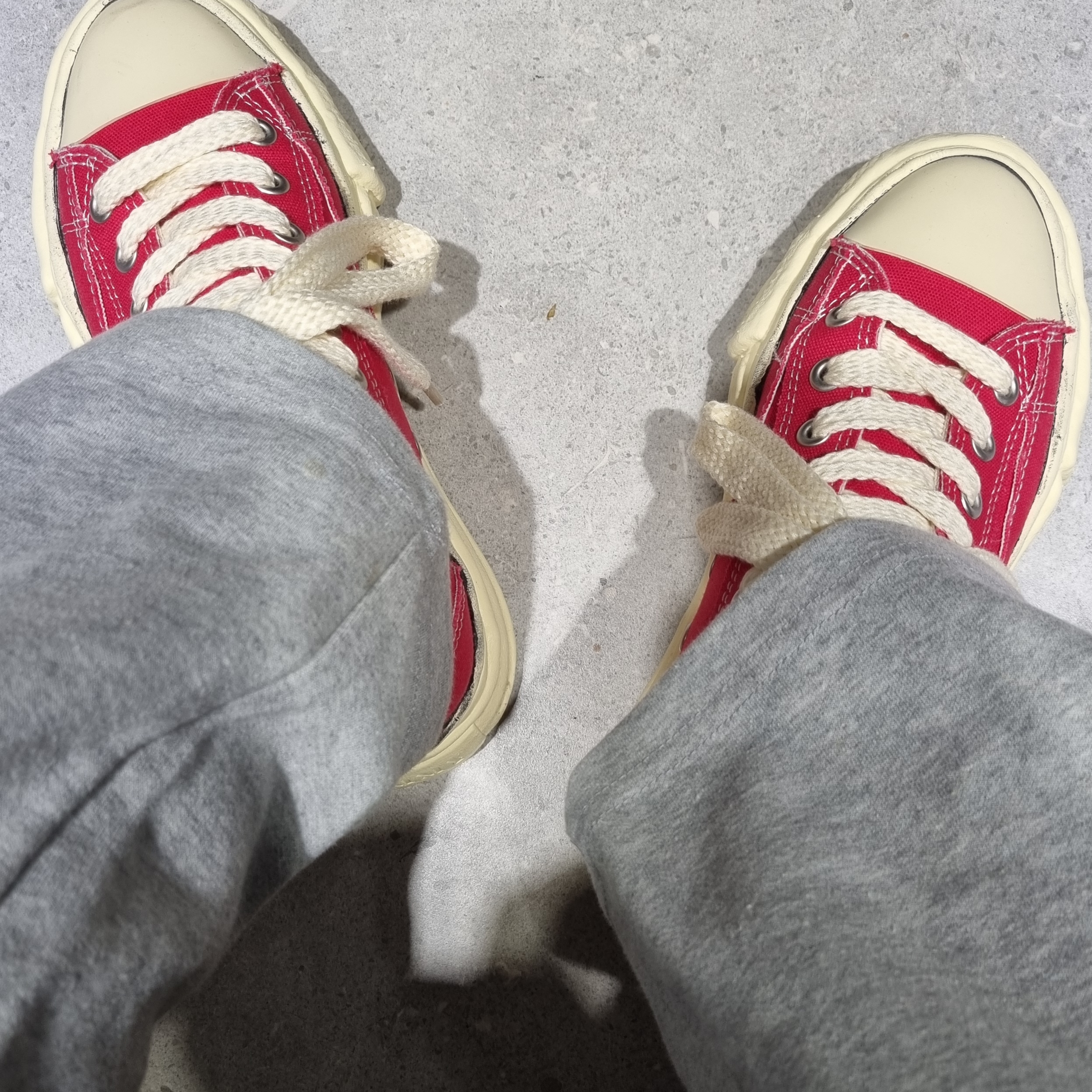 Maison Mihara Yasuhiro Peterson VL OG Sole Canvas Low-top Sneakers Red 착용 스타일