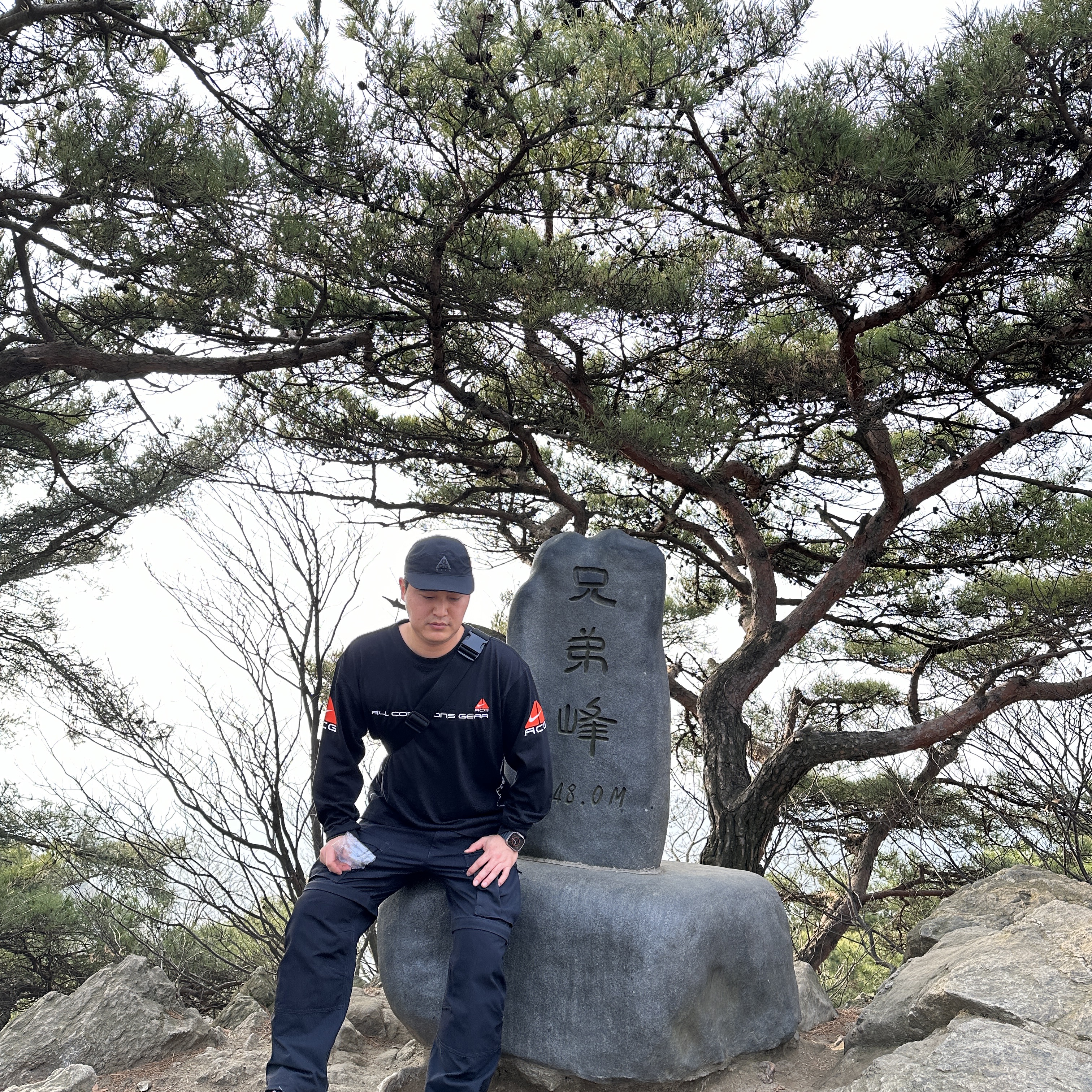 Nike NRG ACG SSNL Lungs Long Sleeve T-Shirt Black - Asia, Nike ACG Smith Summit Cargo Pants Black Summit White - Asia 착용 스타일