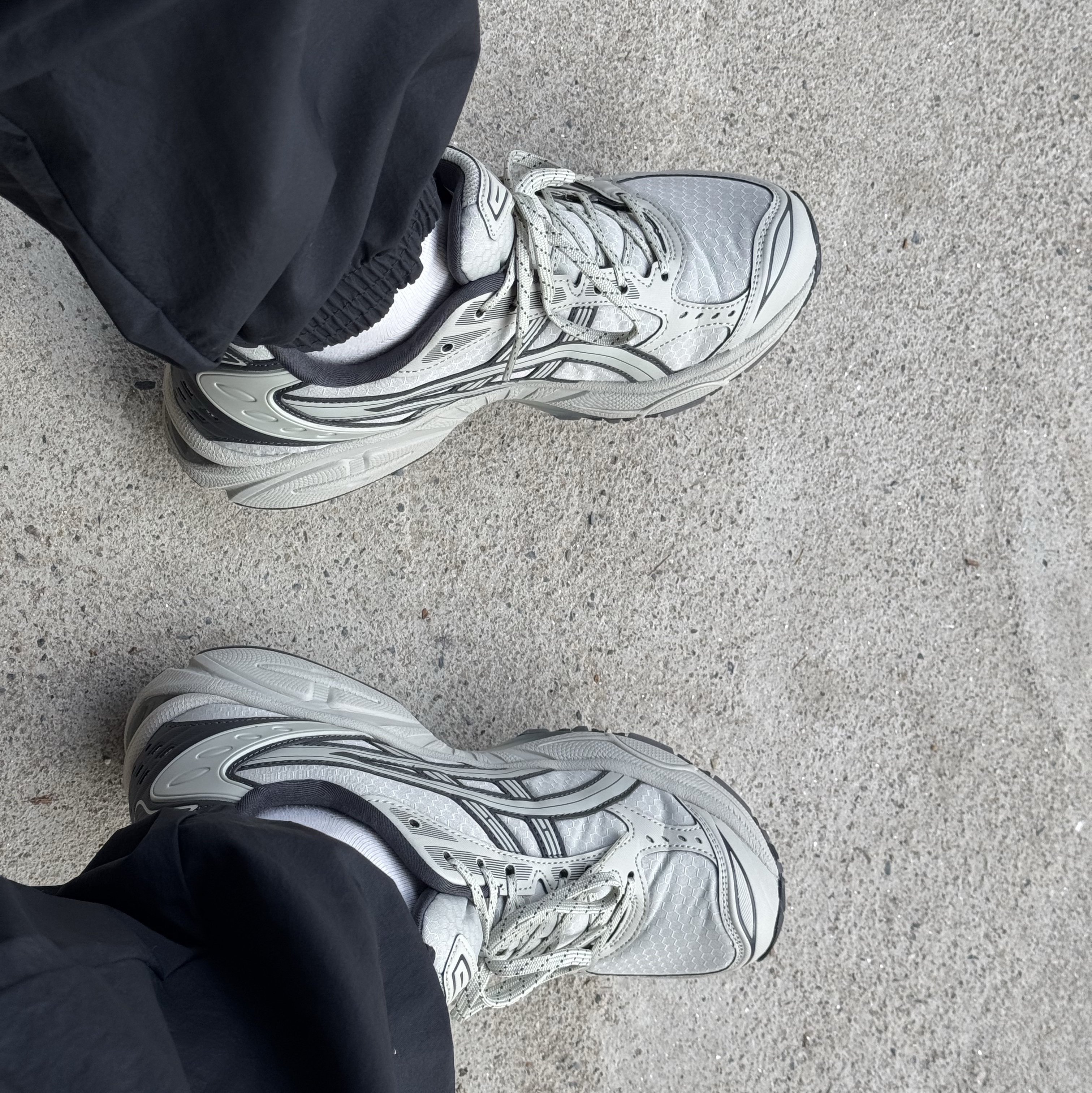 Asics Gel-Kayano 14 Earthenware Pack White Sage Graphite Grey 착용 스타일