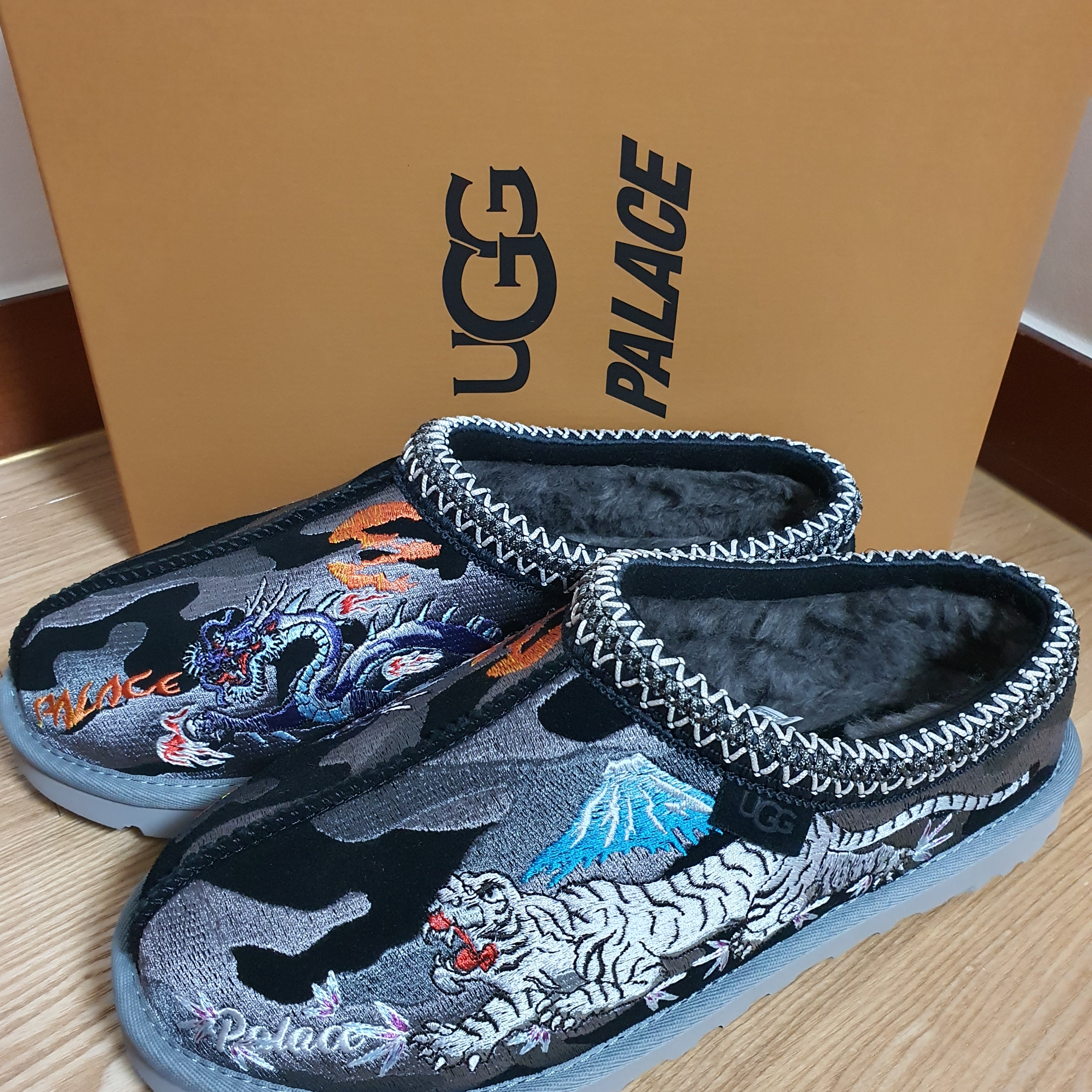UGG x Palace Tasman Slipper Black Camo 착용 스타일