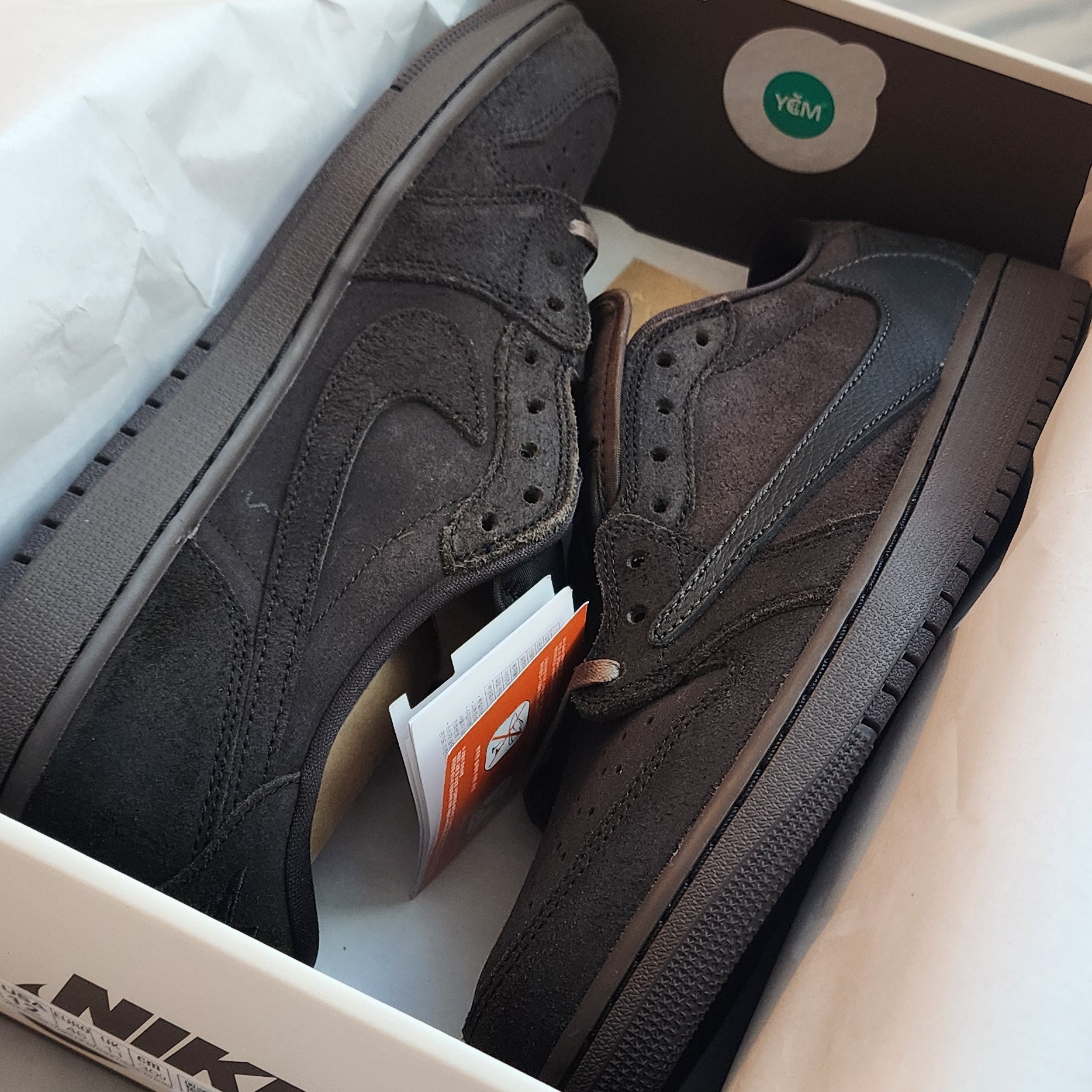Jordan 1 x Travis Scott Retro Low OG SP Velvet Brown and Dark Mocha 착용 스타일