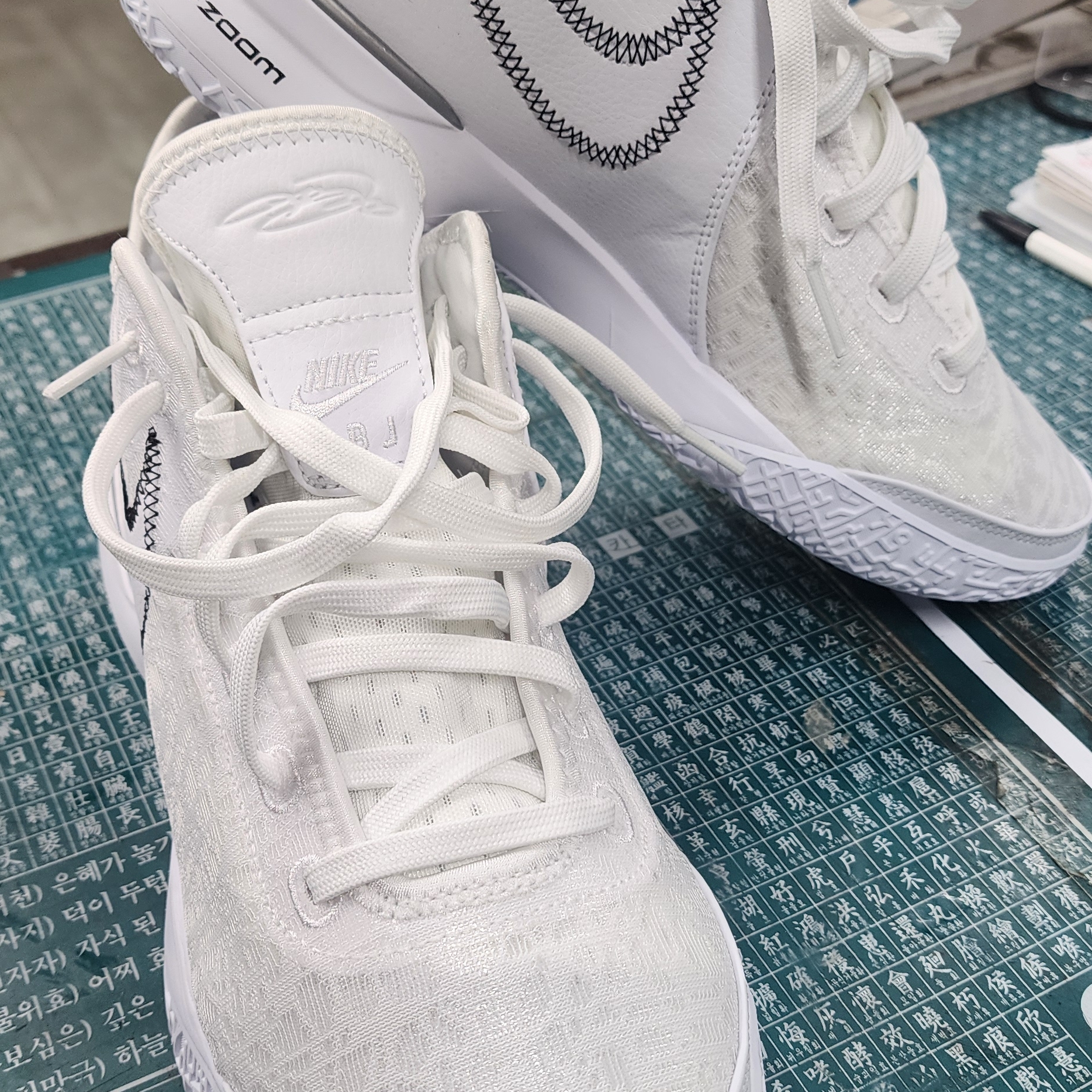 Nike Zoom LeBron NXXT Gen White Metallic Silver 착용 스타일