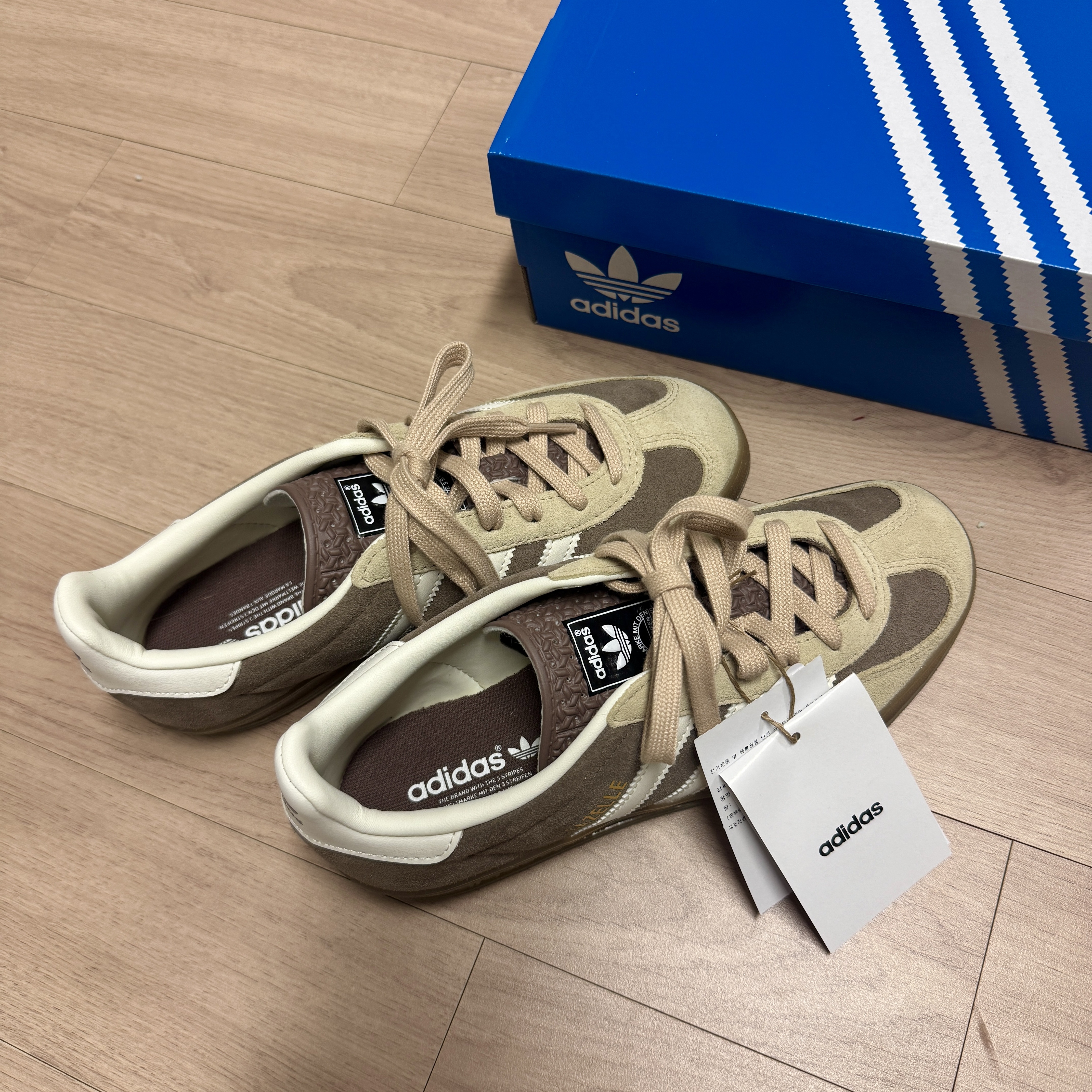 Adidas Gazelle Indoor Earth Strata Cloud White 착용 스타일