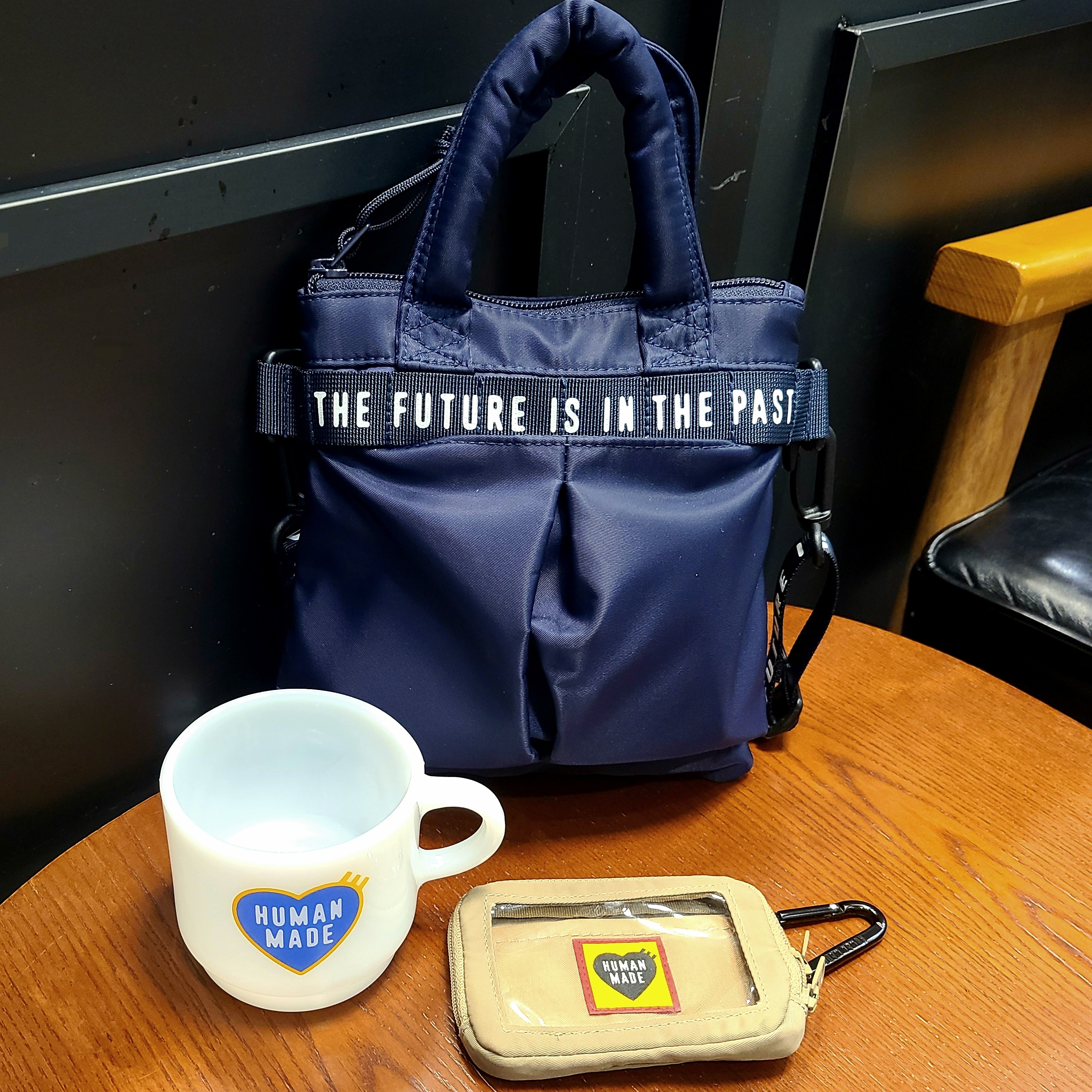 Human Made Glass Mug White, Human Made Mini Helmet Bag Navy 착용 스타일 - 2