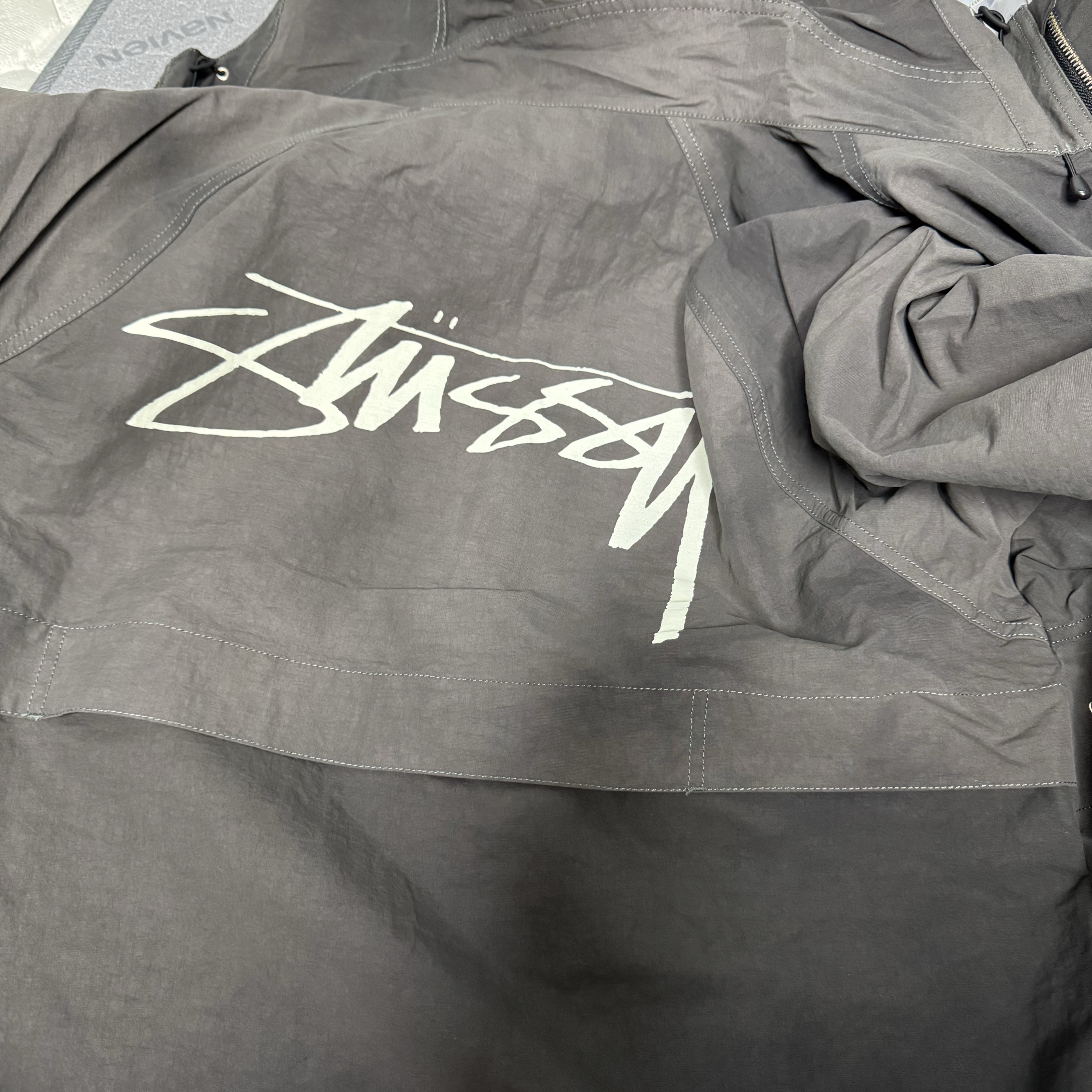 Stussy Wave Dye Beach Shell Jacket Black 착용 스타일