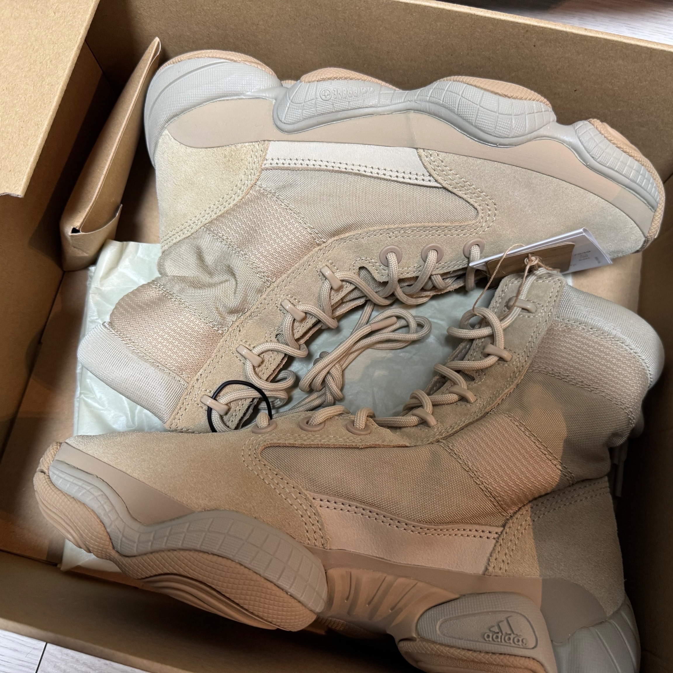 Adidas Yeezy 500 High Tactical Utility Sand 착용 스타일