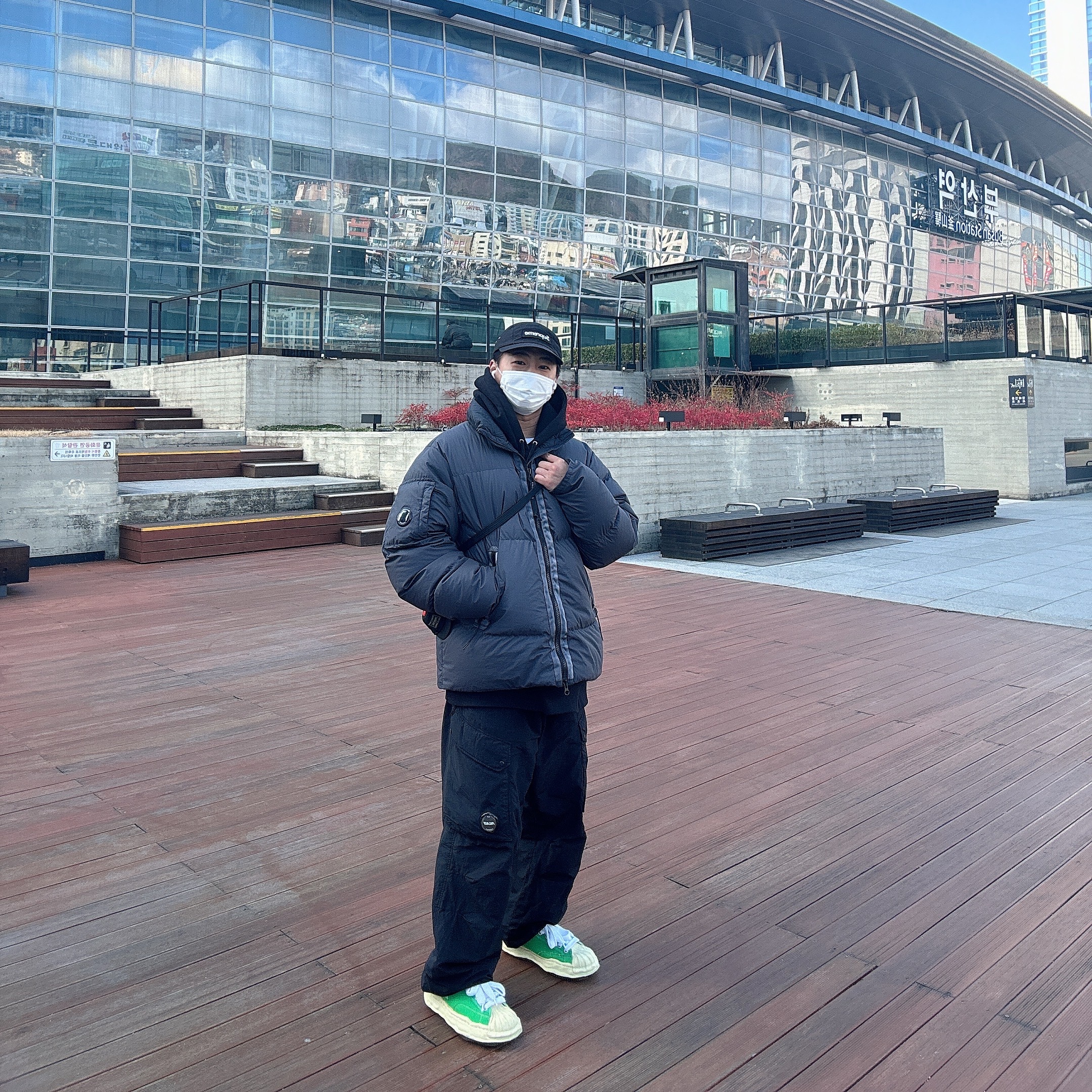 Maison Mihara Yasuhiro Blakey VL OG Sole Canvas Low-top Sneakers Green, Palace x C.P. Company Trouser Black - 23FW 착용 스타일