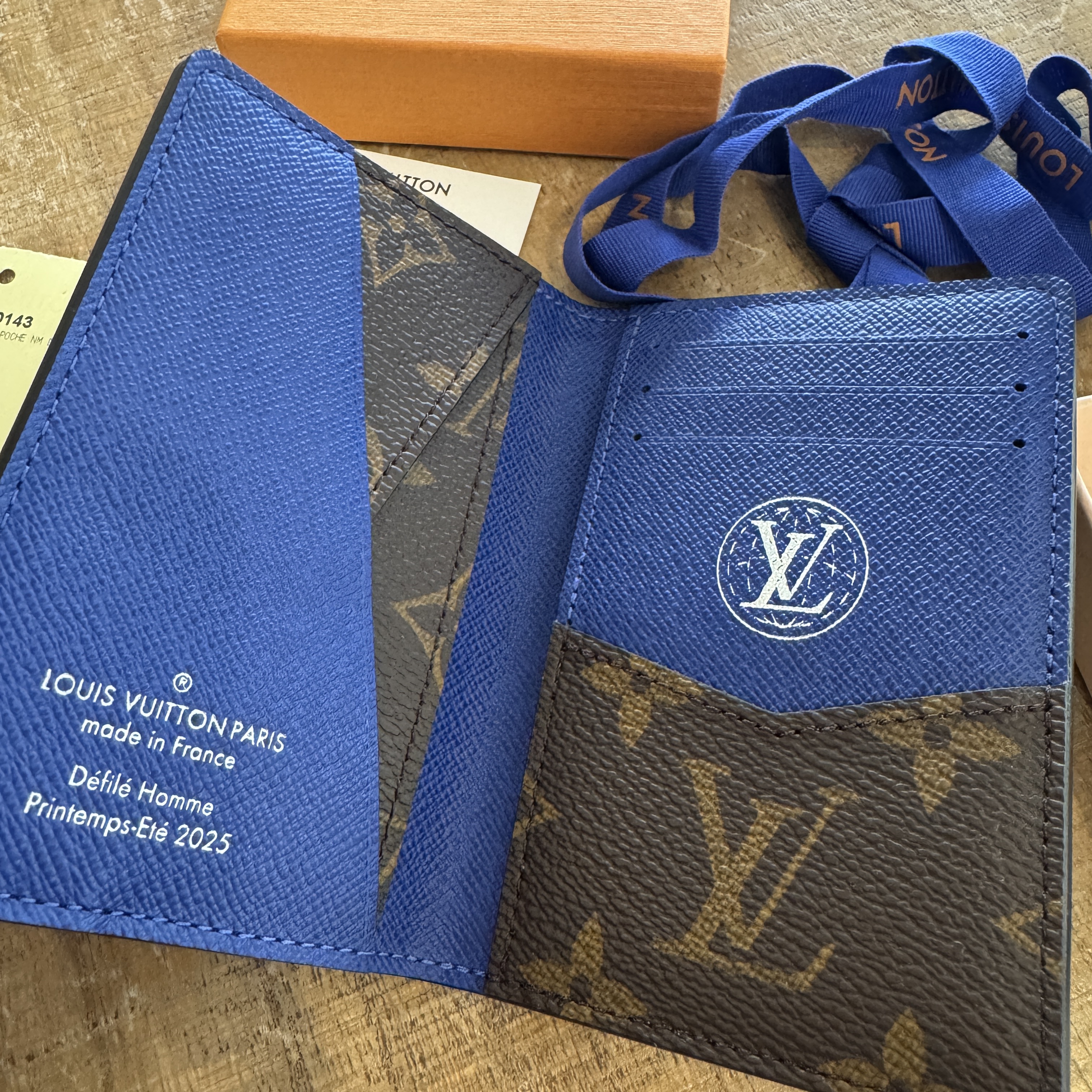 Louis Vuitton Pocket Organizer Blue Green 착용 스타일 - 3