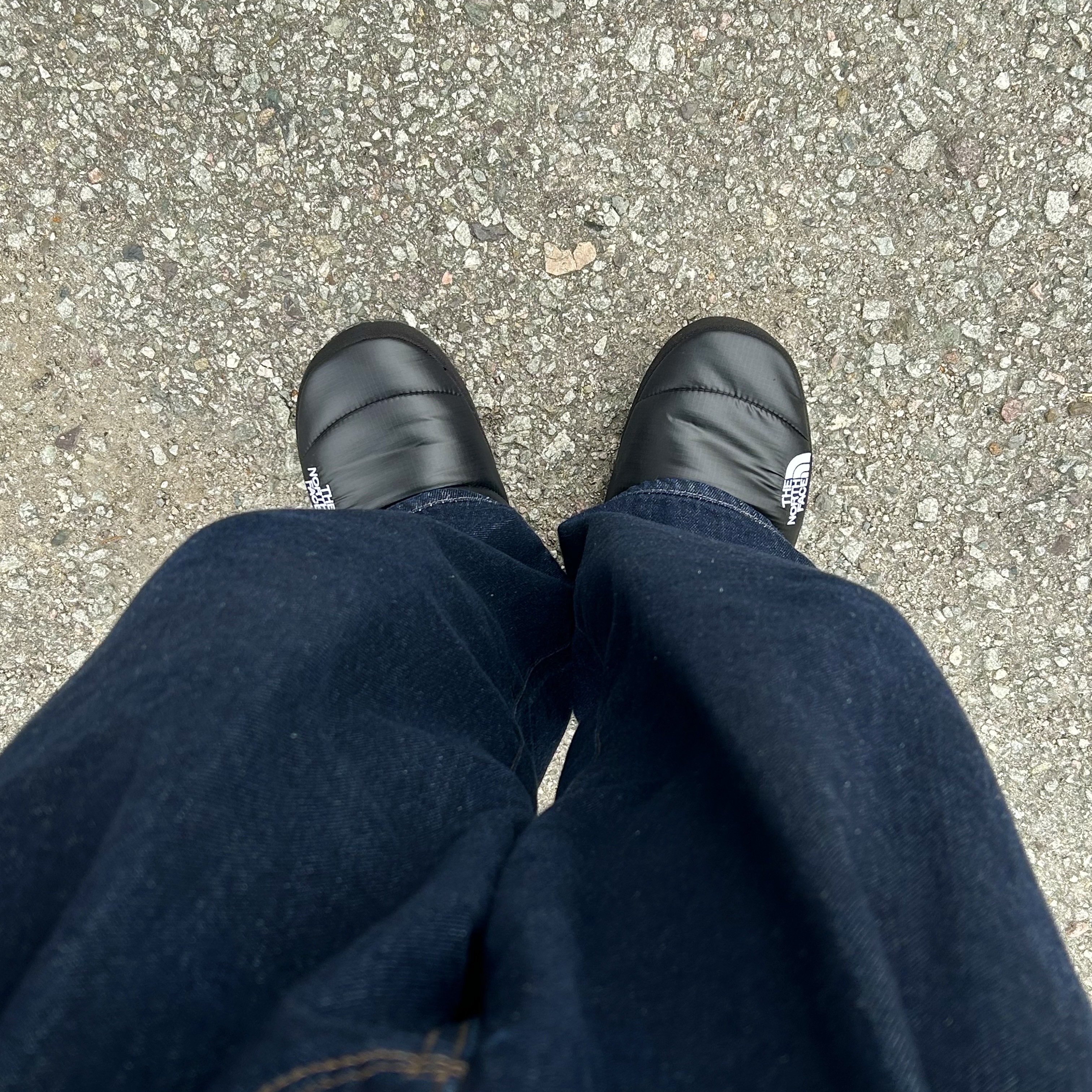 The North Face Nuptse Mule Black 착용 스타일