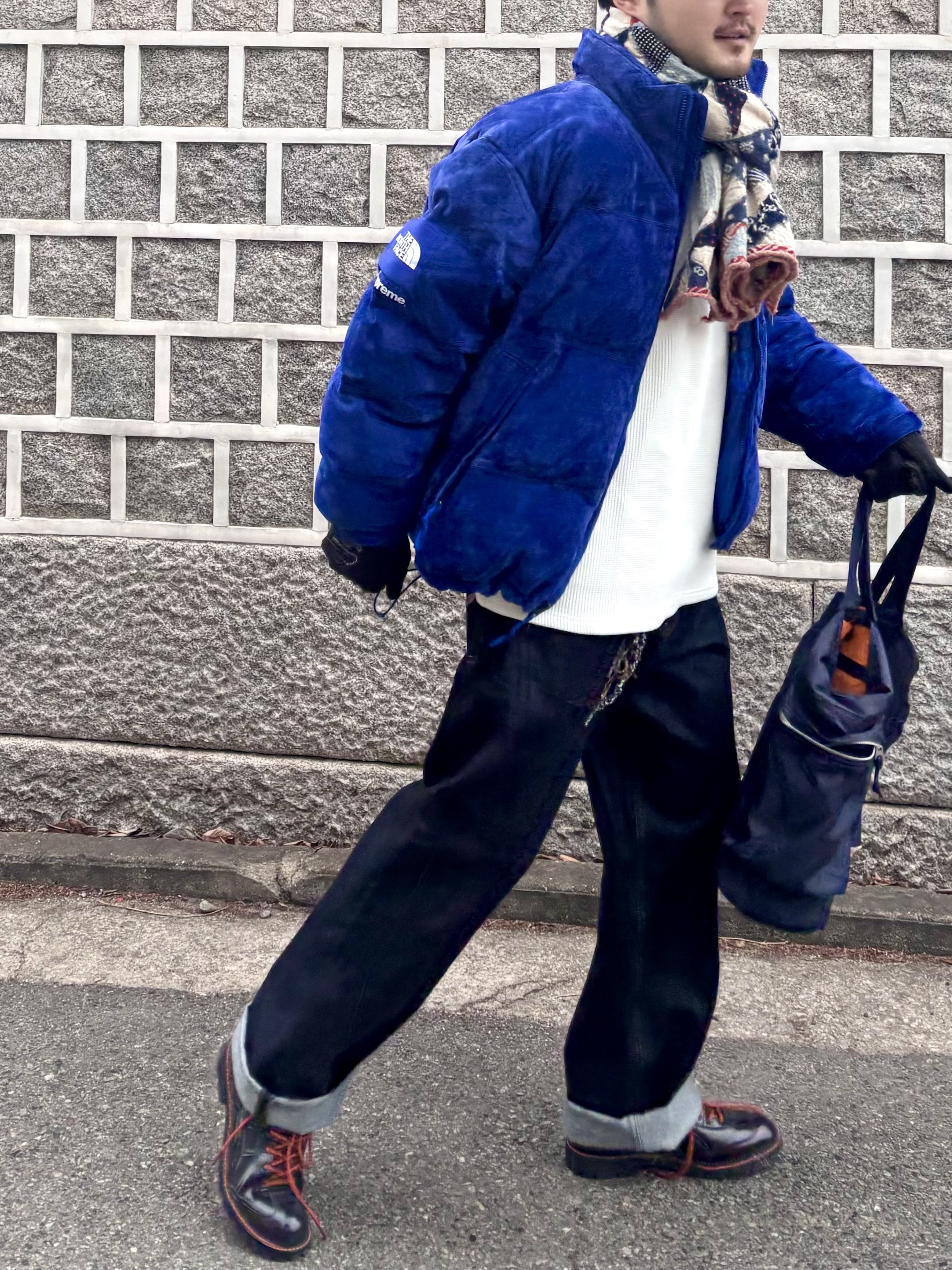 Supreme x The North Face Suede Nuptse Jacket Blue - 23FW 착용 스타일 - 2