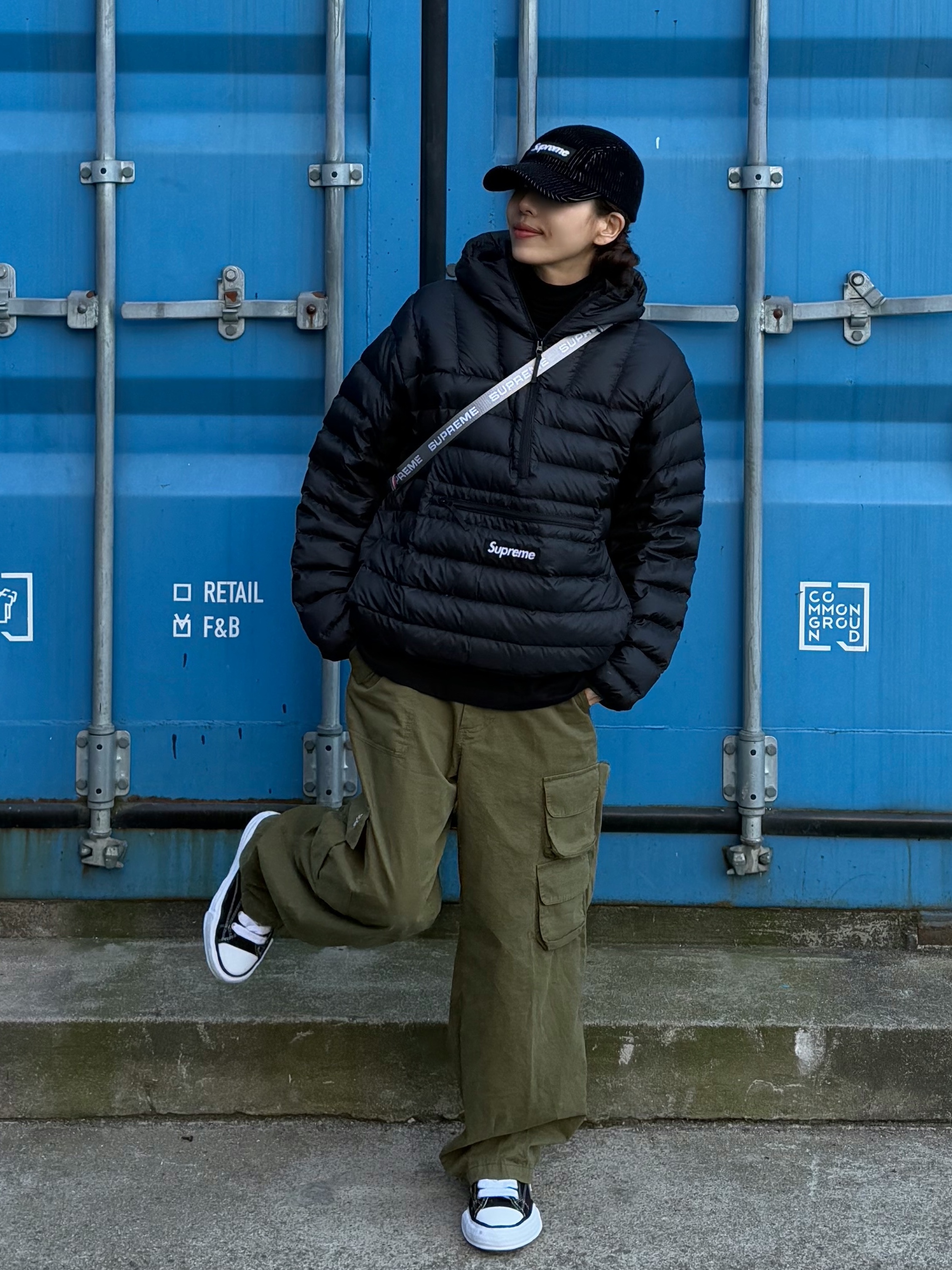 Supreme 2-Tone Corduroy Camp Cap Black - 23SS, Supreme Small Waist Bag Silver - 22FW 착용 스타일 - 2