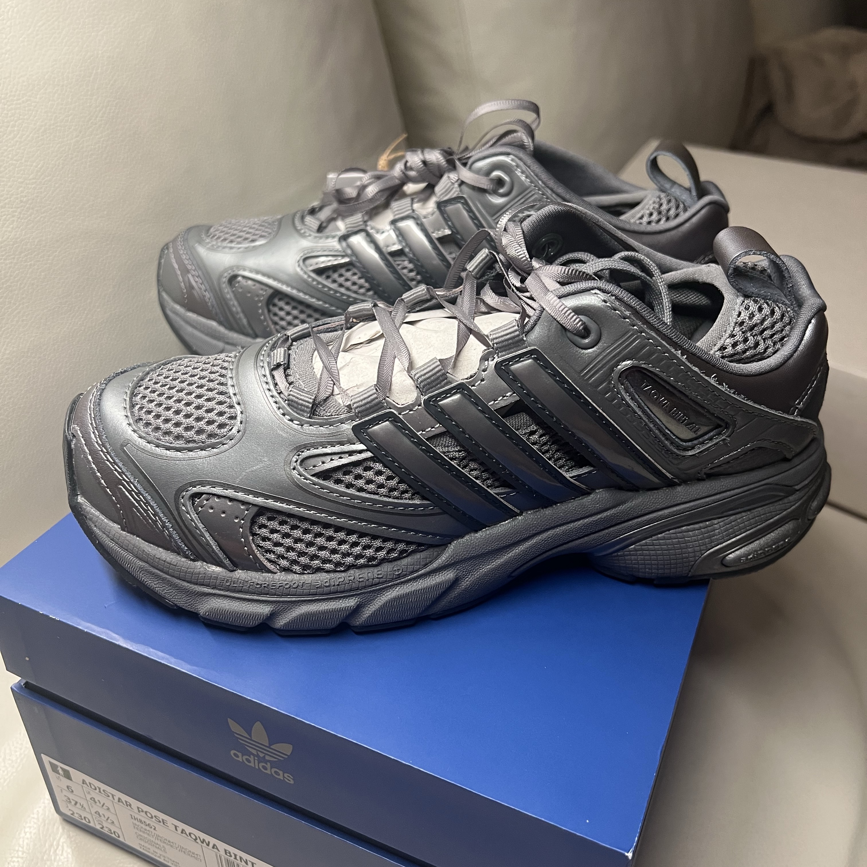 (W) Adidas x Taqwa Bint Ali Adistar Pose Iron Metallic 착용 스타일 - 2