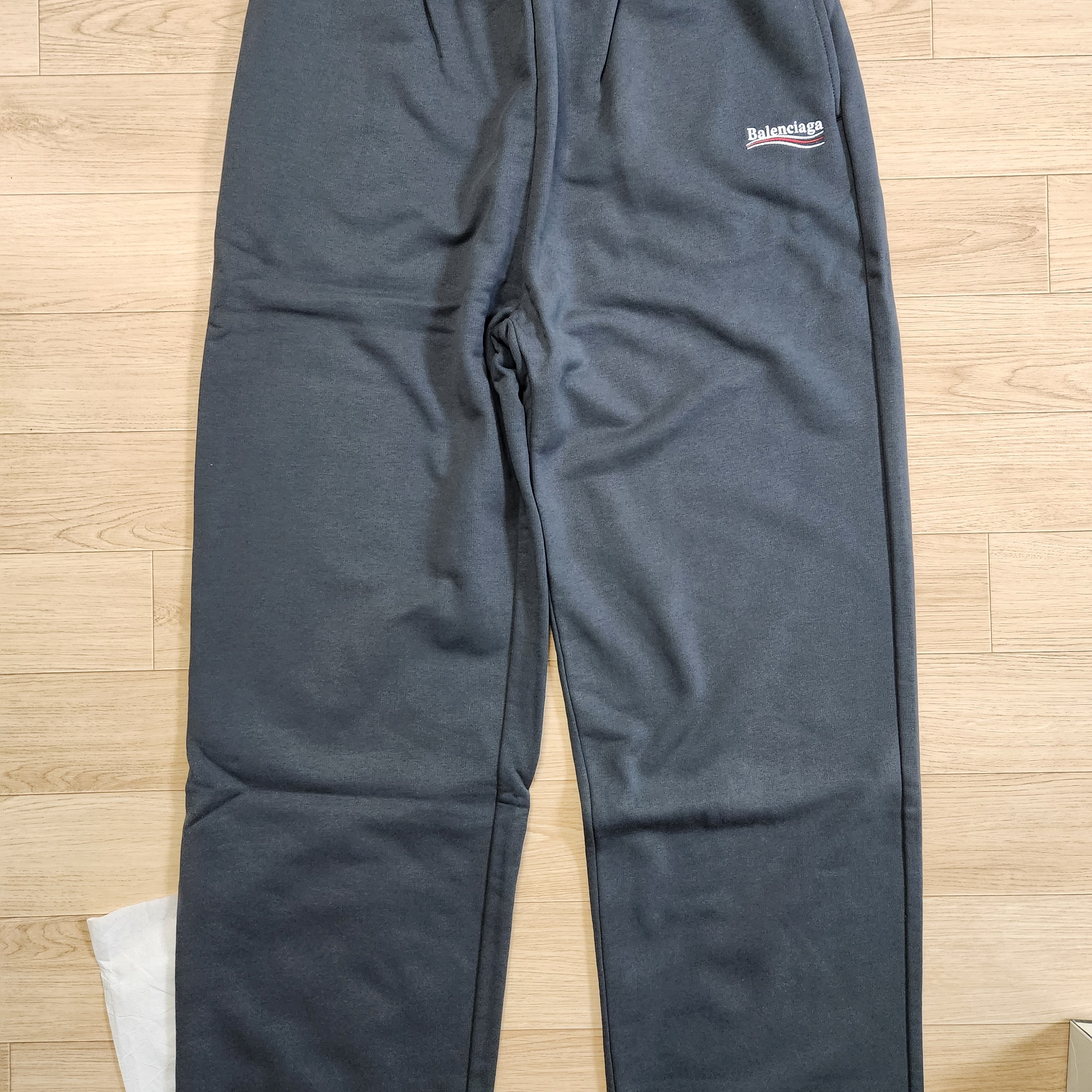 (W) Balenciaga Political Campaign Jogging Pants Dark Grey 착용 스타일