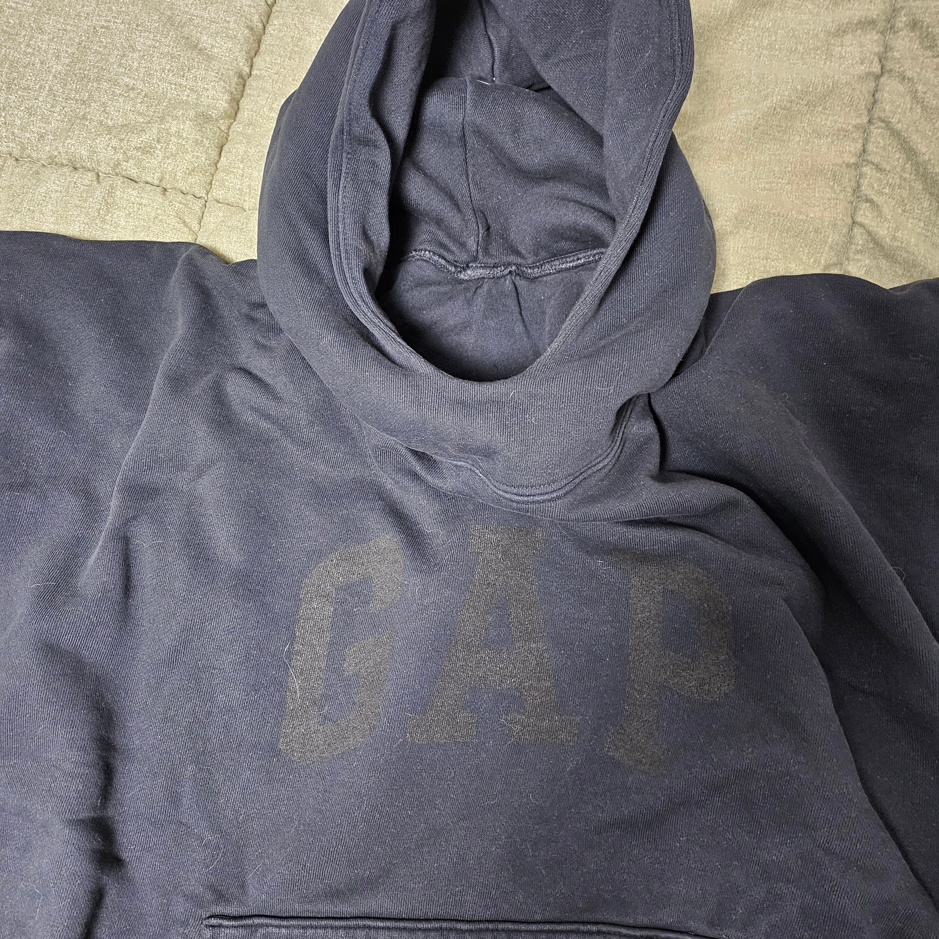 Yeezy Gap Engineered By Balenciaga Dove Hoodie Washed Black 착용 스타일 - 1