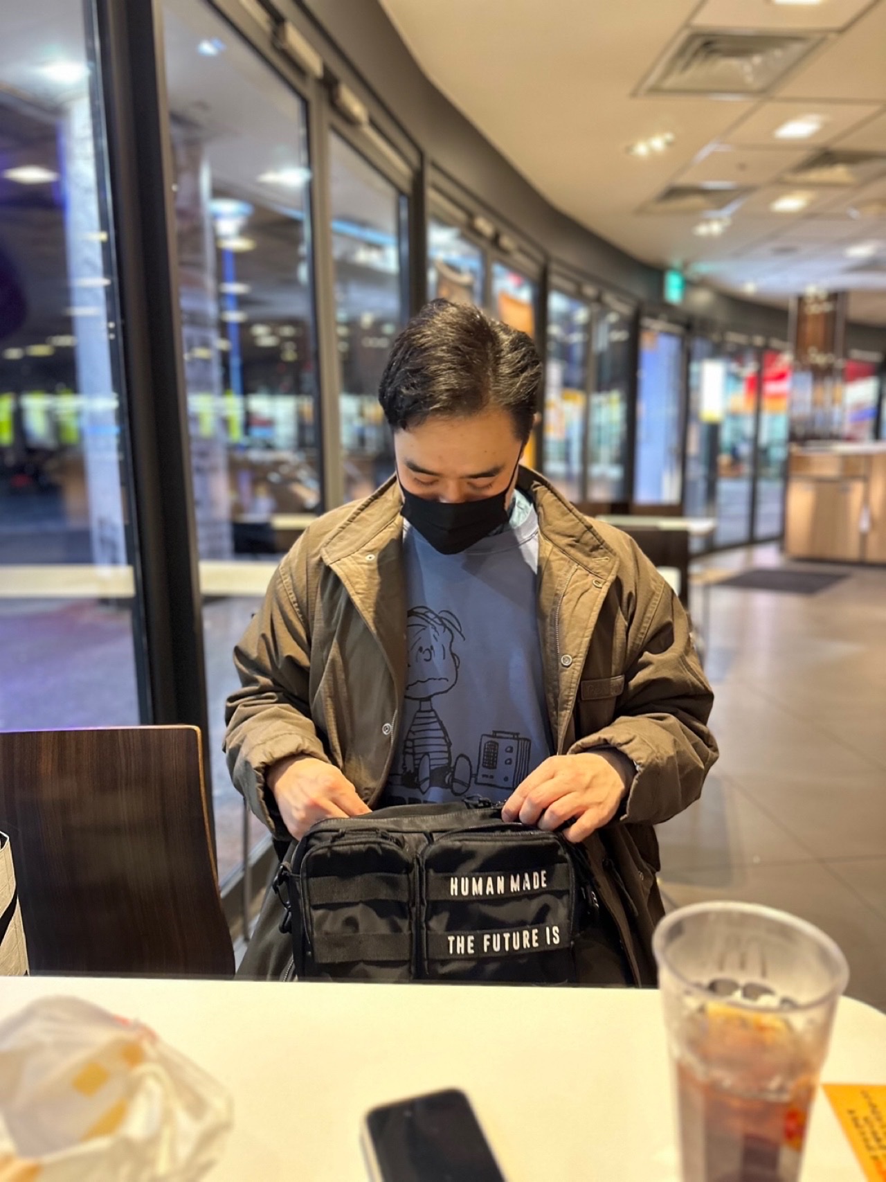 Human Made Military Pouch Large Black 착용 스타일