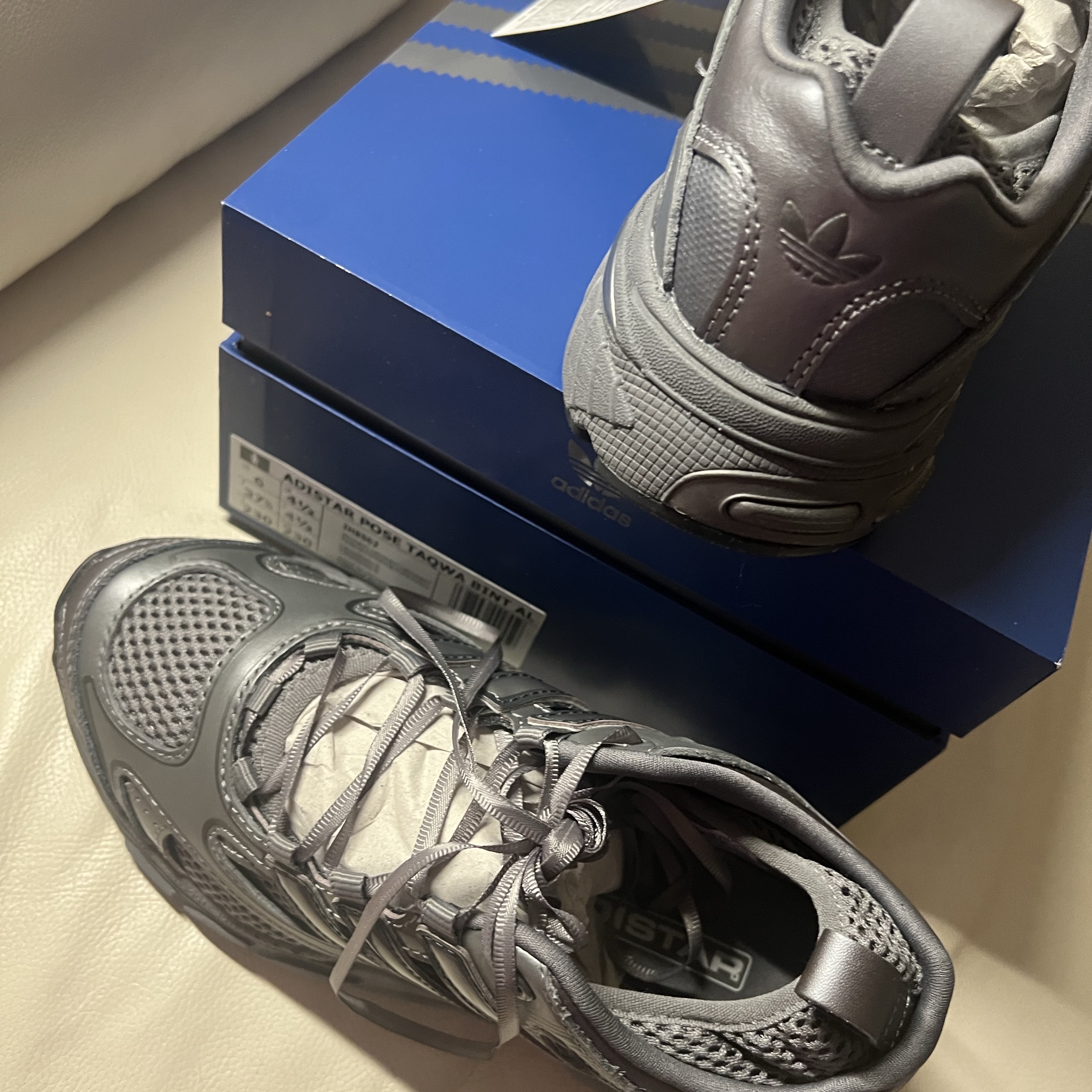 (W) Adidas x Taqwa Bint Ali Adistar Pose Iron Metallic 착용 스타일 - 8