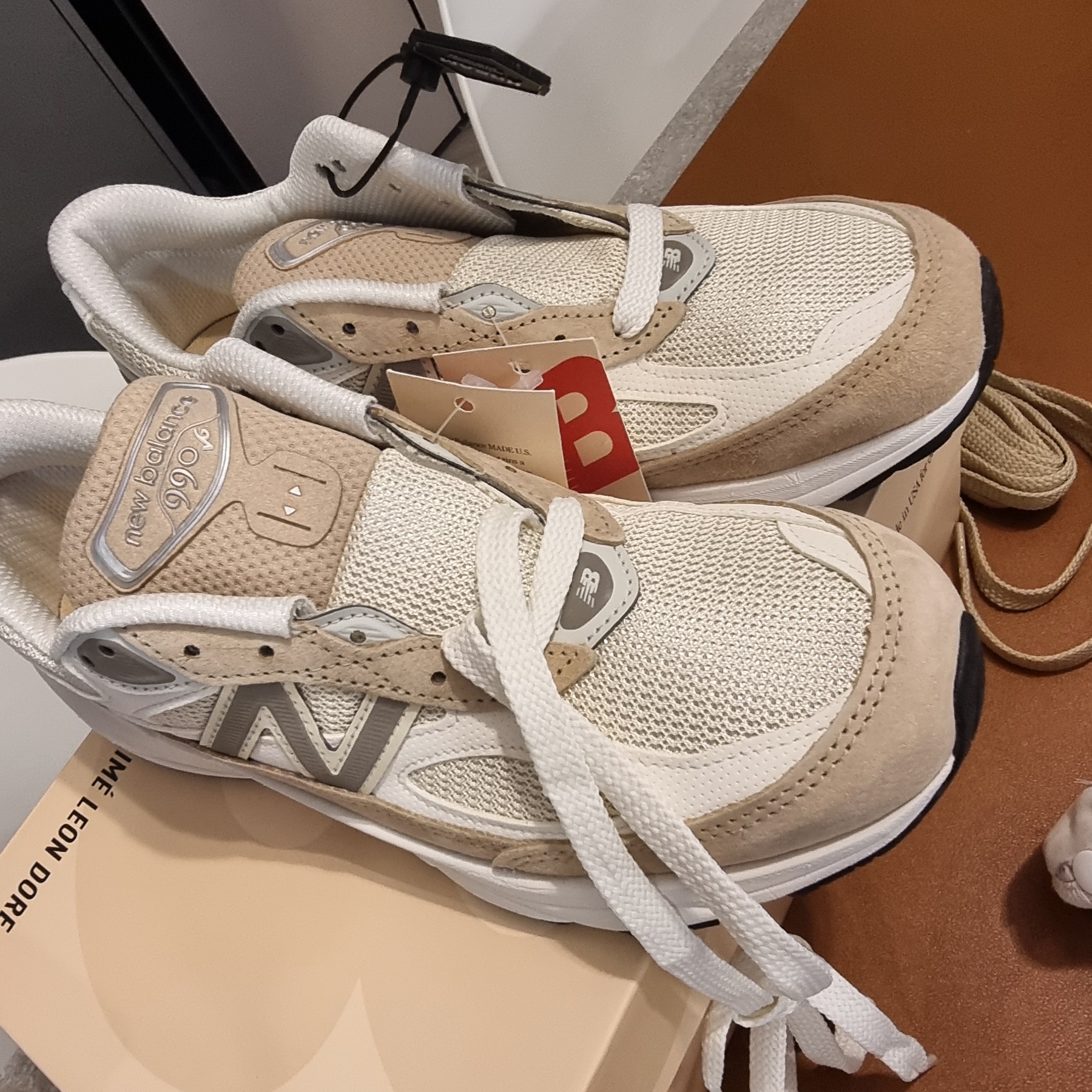 New Balance x Aime Leon Dore 990v6 Made in USA Tan 착용 스타일 - 2