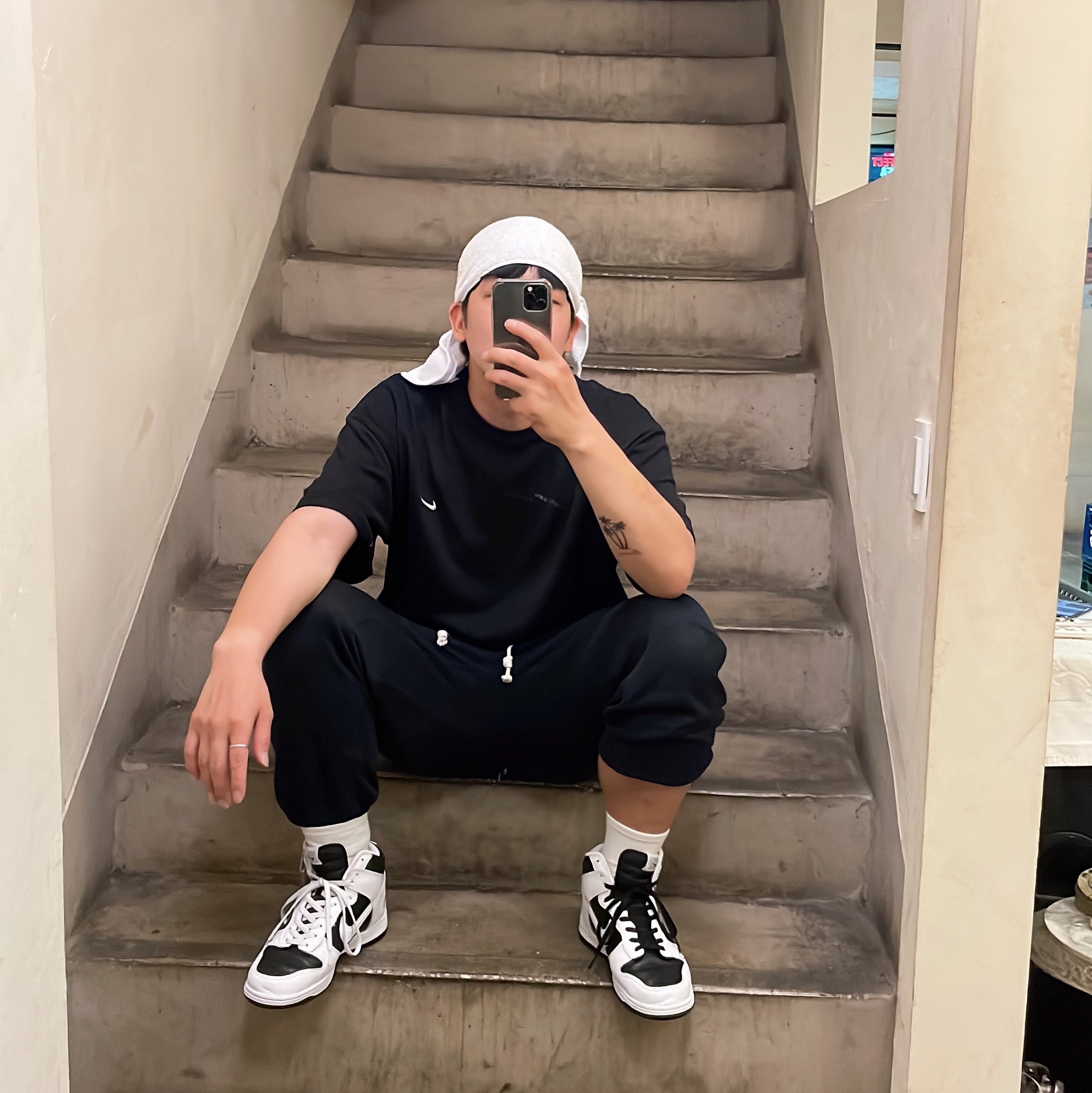 Nike x Supreme SB Dunk High OG QS By Any Means Black White, Nike NRG Solo Swoosh T-Shirt Black - US/EU 착용 스타일