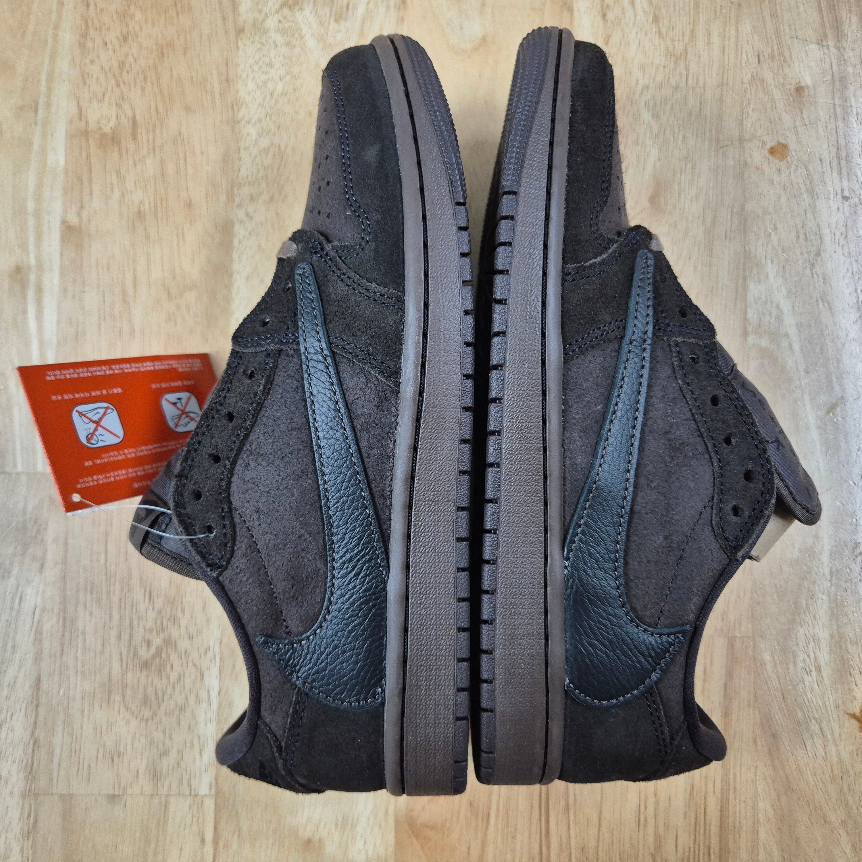 Jordan 1 x Travis Scott Retro Low OG SP Velvet Brown and Dark Mocha 착용 스타일 - 6