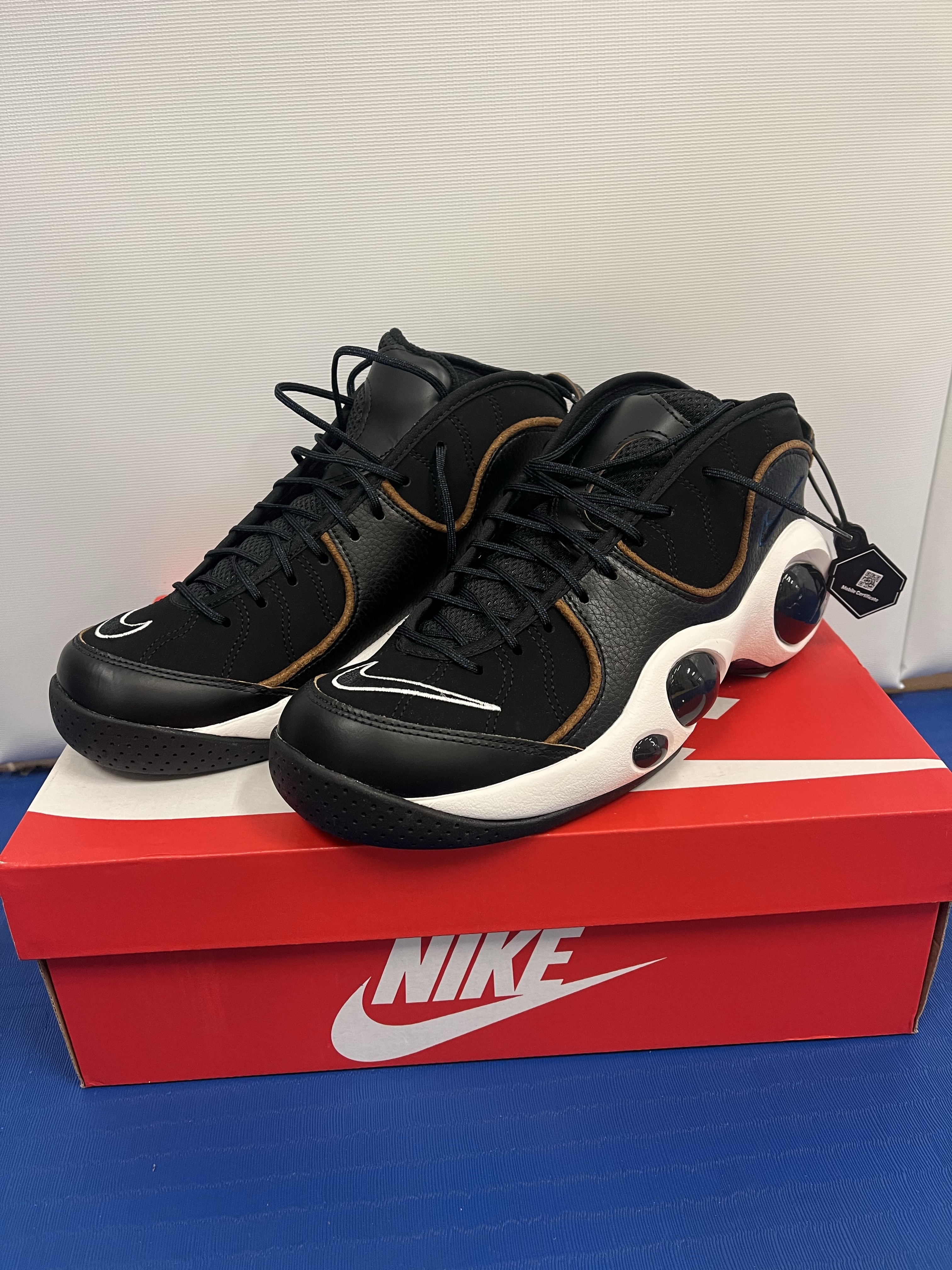 Nike Air Zoom Flight 95 Black and Valerian Blue 착용 스타일 - 4