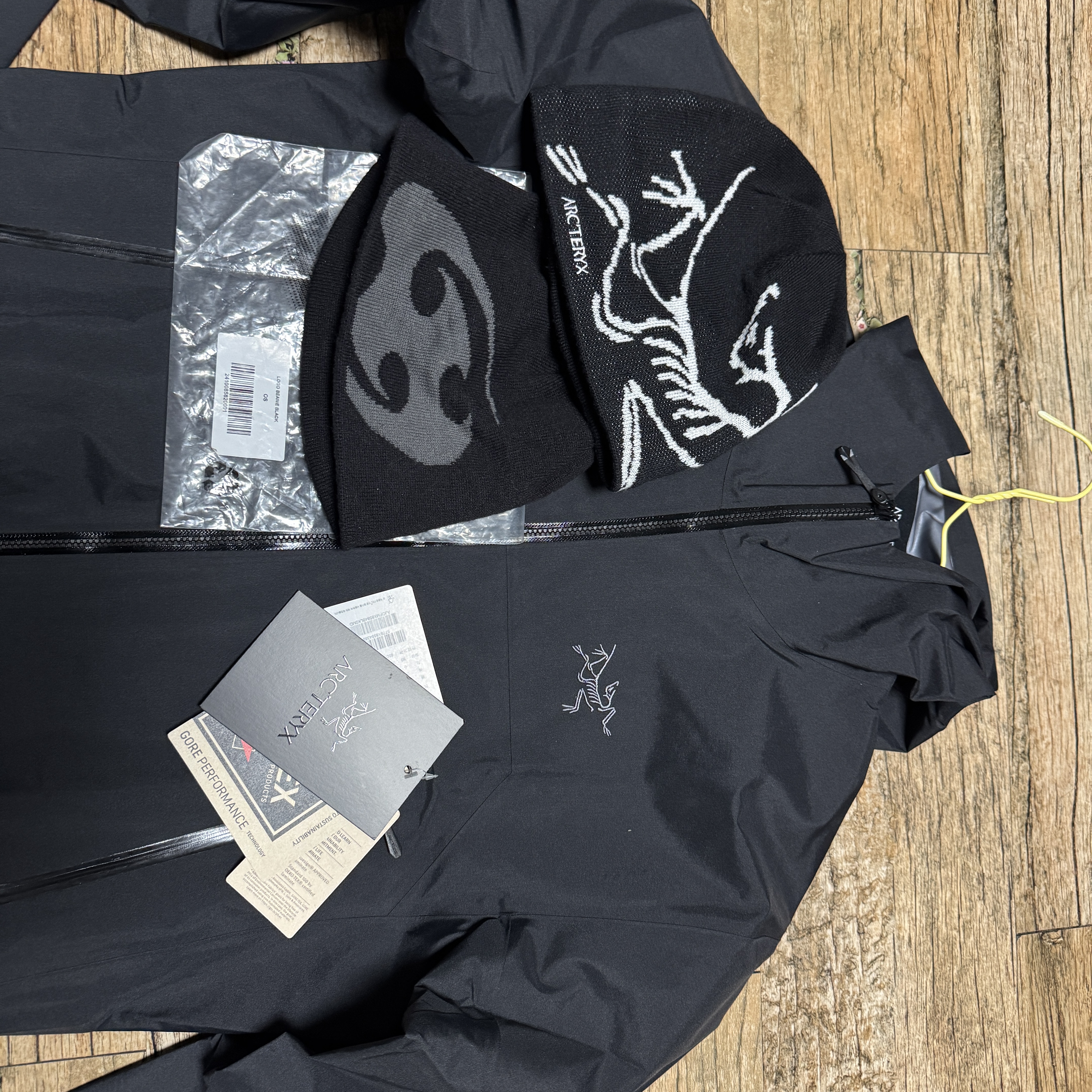 Arc'teryx Beta Jacket Black, Arc'teryx Bird Head Toque Orca 착용 스타일