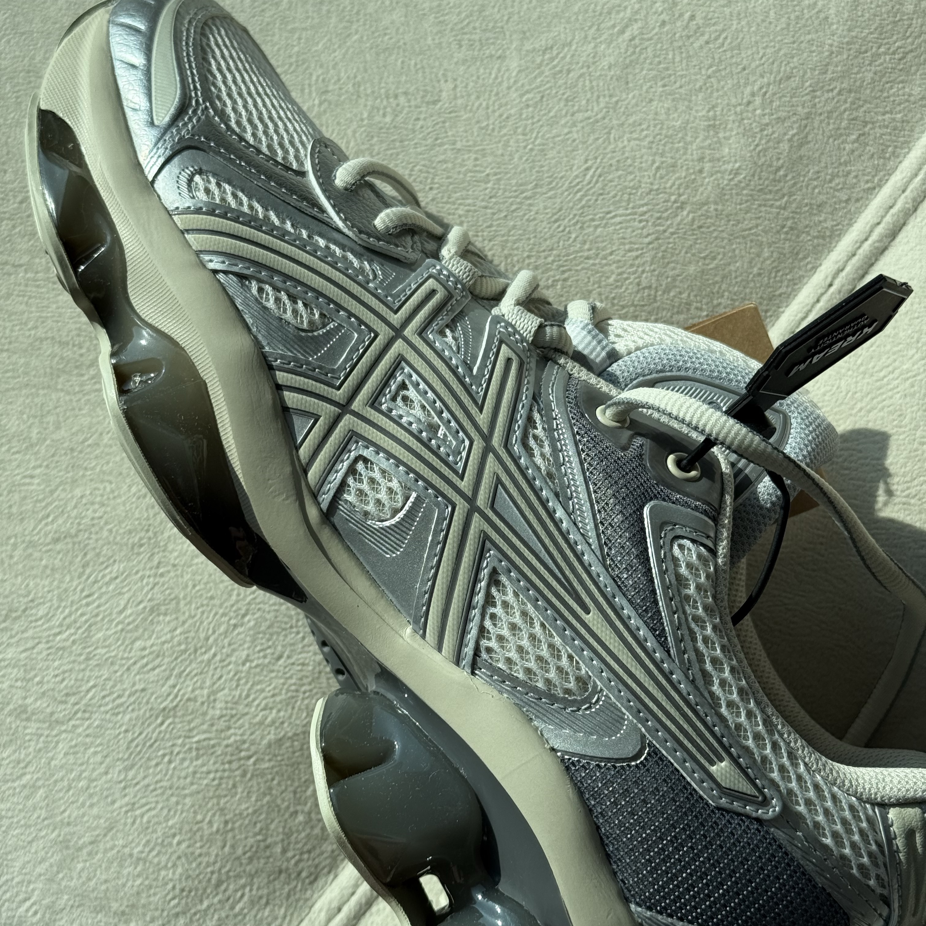 Asics Gel-Quantum Kinetic White Light Dust 착용 스타일 - 4