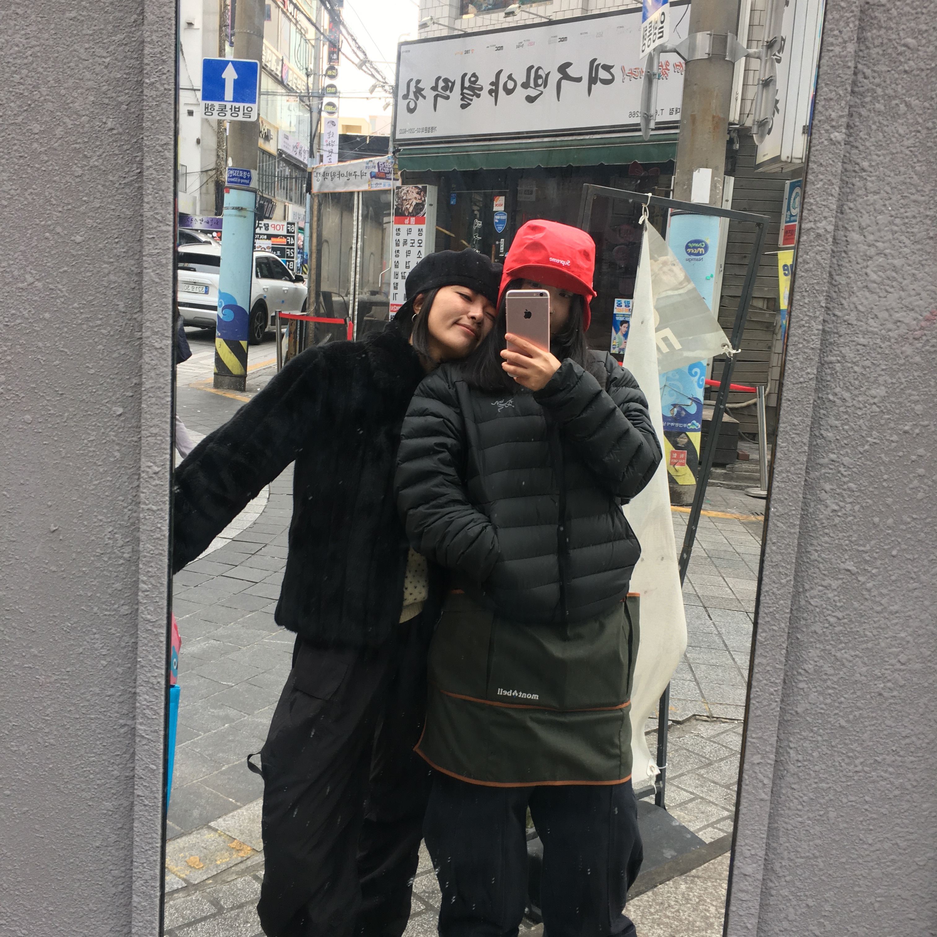 Supreme Gore-Tex Earflap Cap Red - 24FW, Arc'teryx Cerium Hoody Black 착용 스타일 - 2