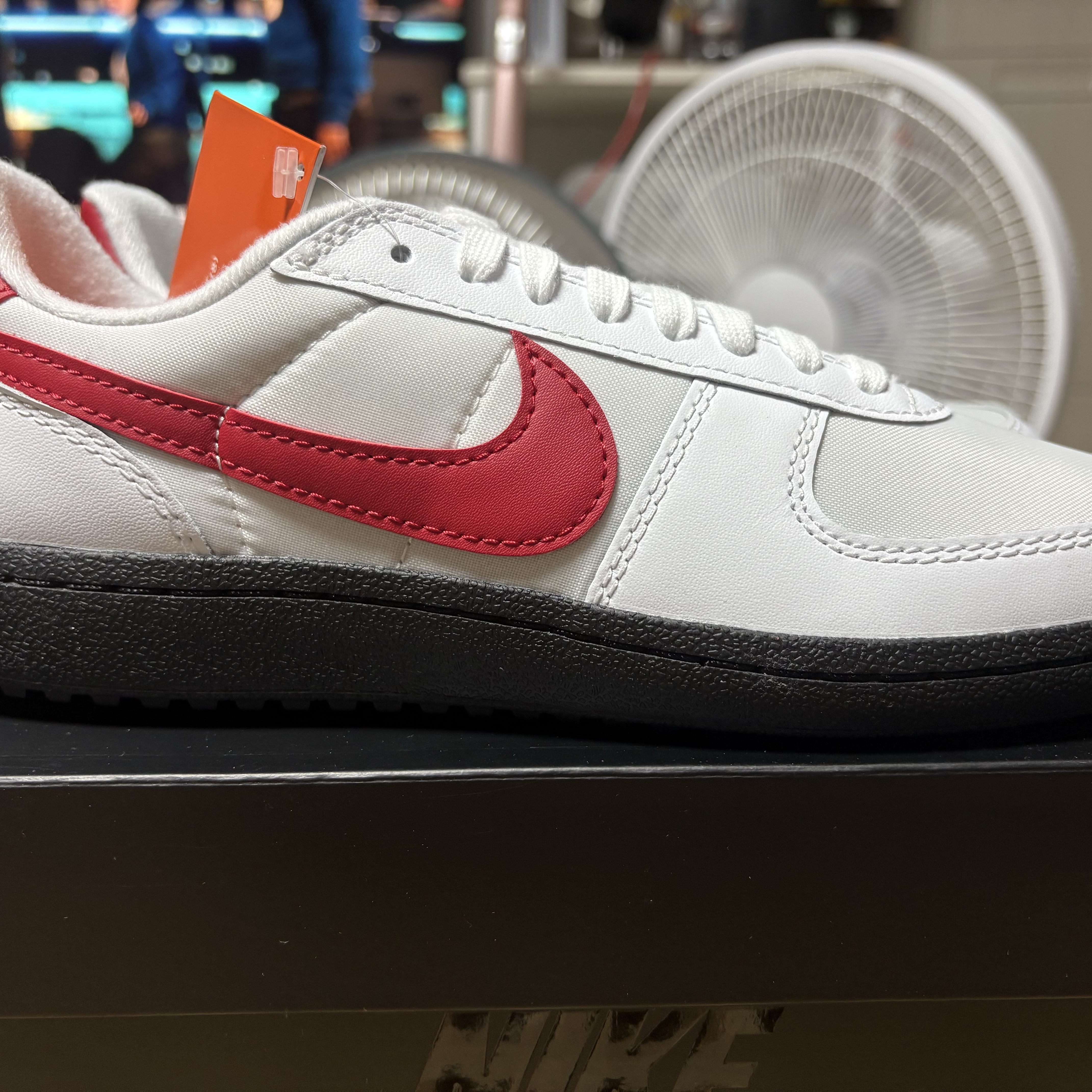 Nike Field General 82 SP White and Varsity Red 착용 스타일 - 3