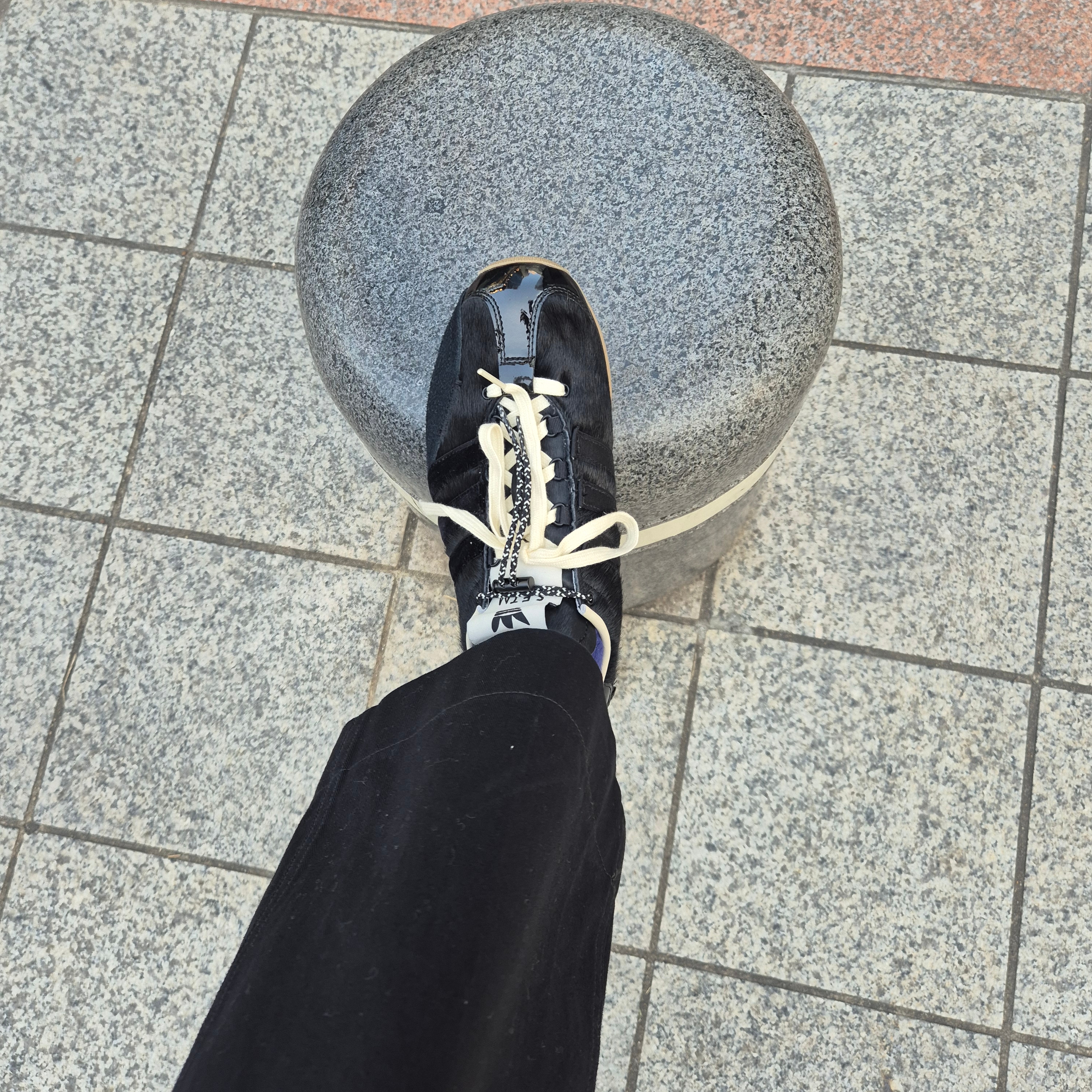 Adidas x Song for the Mute Country OG Core Black Cream White 착용 스타일