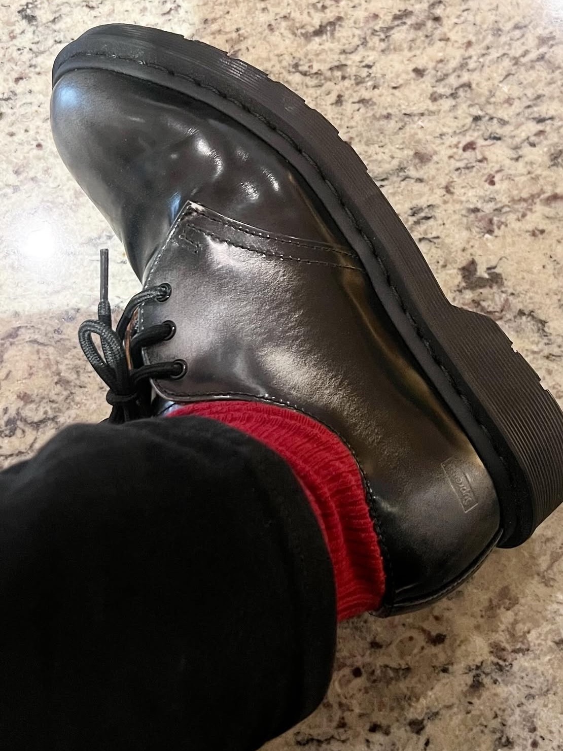 Dr. Martens x Supreme 1461 Gray Silver 착용 스타일 - 10