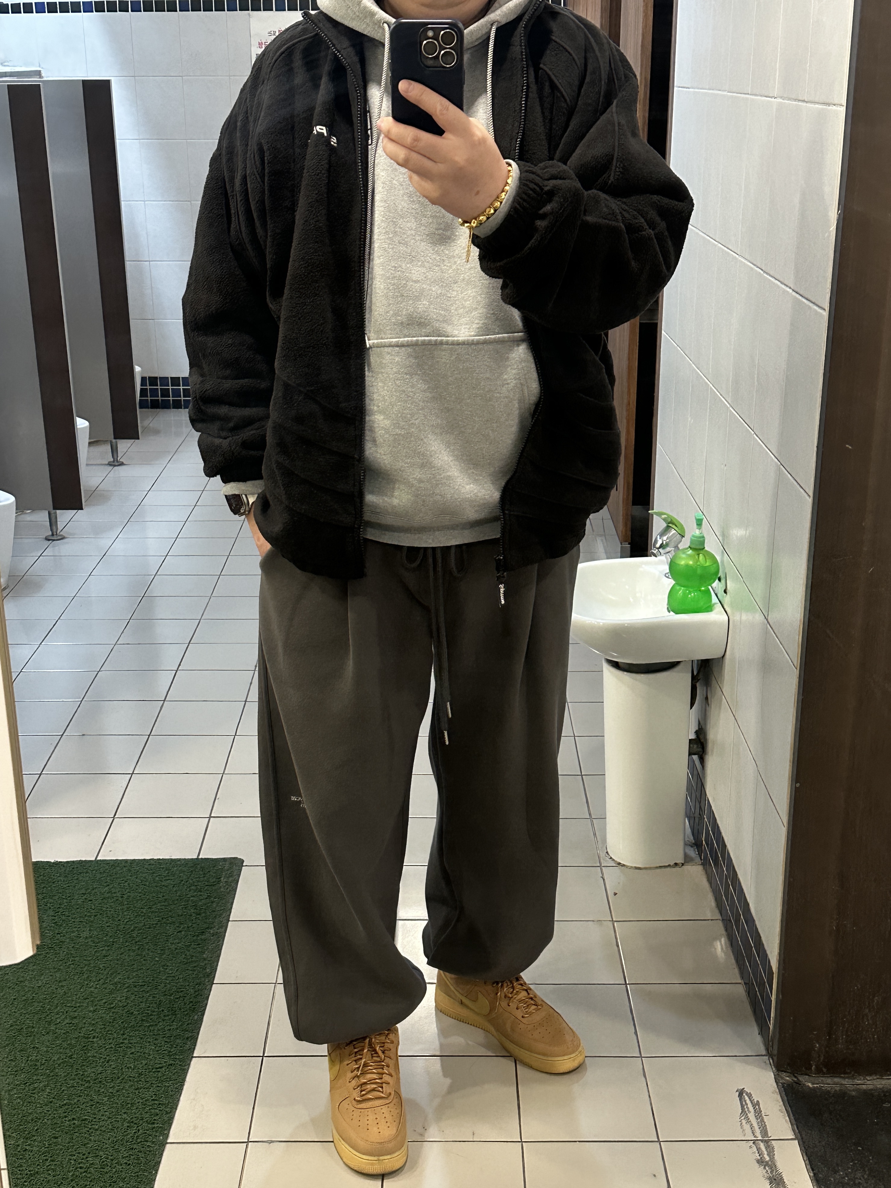 Nike Air Force 1 '07 WB Flax, Supreme Racing Fleece Jacket Black - 23SS 착용 스타일