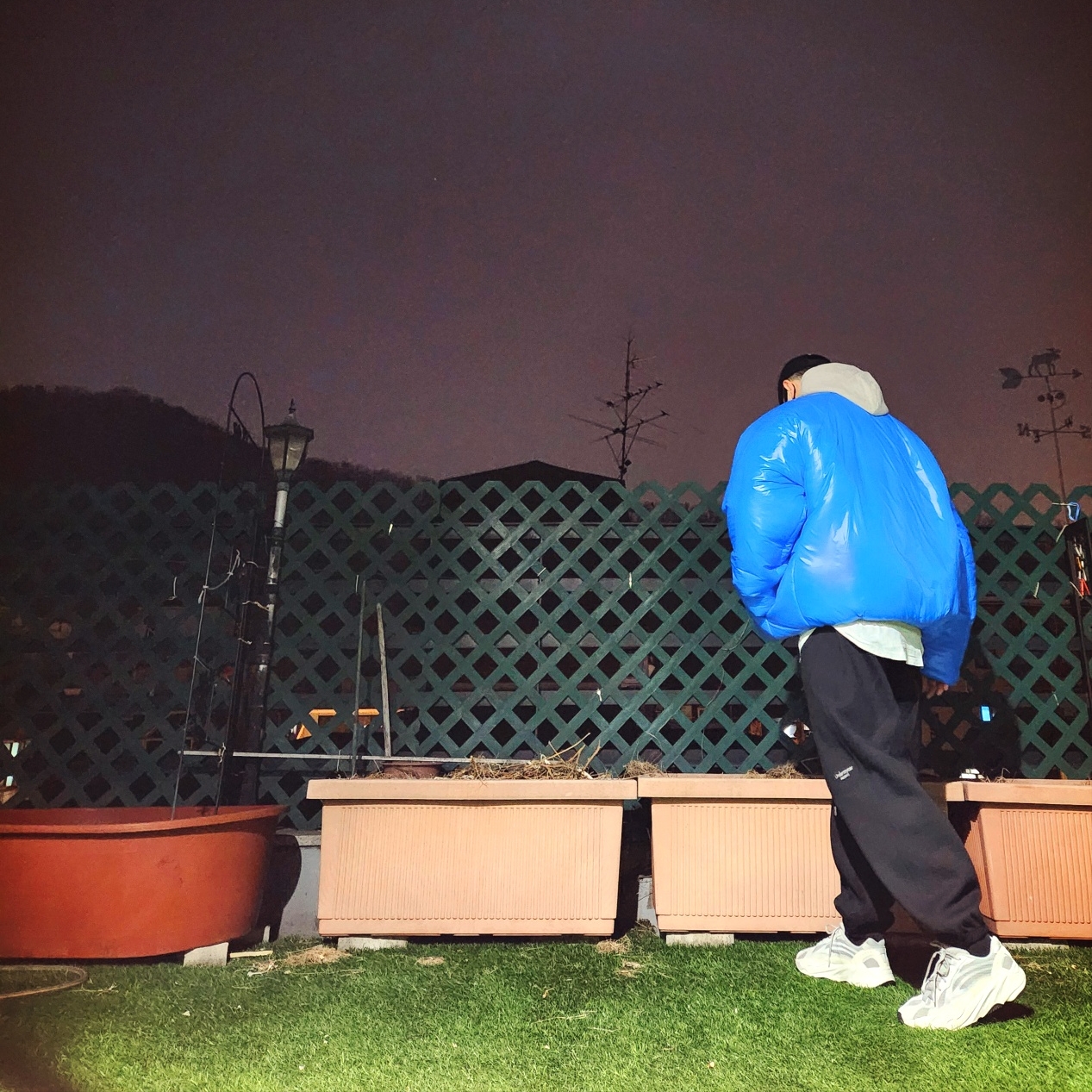 Yeezy Gap Engineered By Balenciaga Flame Cap Black, Essentials Pullover Hoodie Dark Heather Oatmeal - 24SS 착용 스타일 - 2