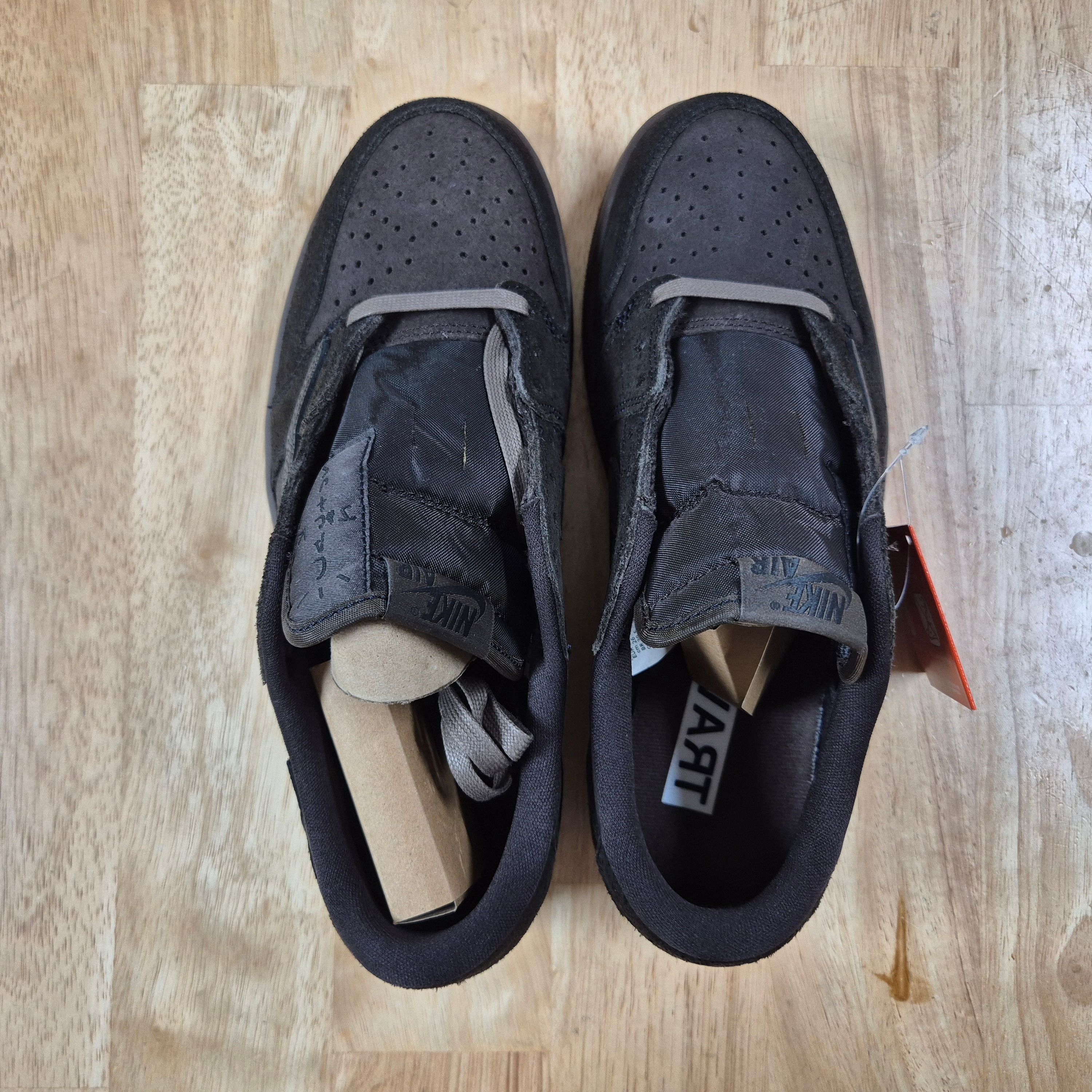 Jordan 1 x Travis Scott Retro Low OG SP Velvet Brown and Dark Mocha 착용 스타일 - 4