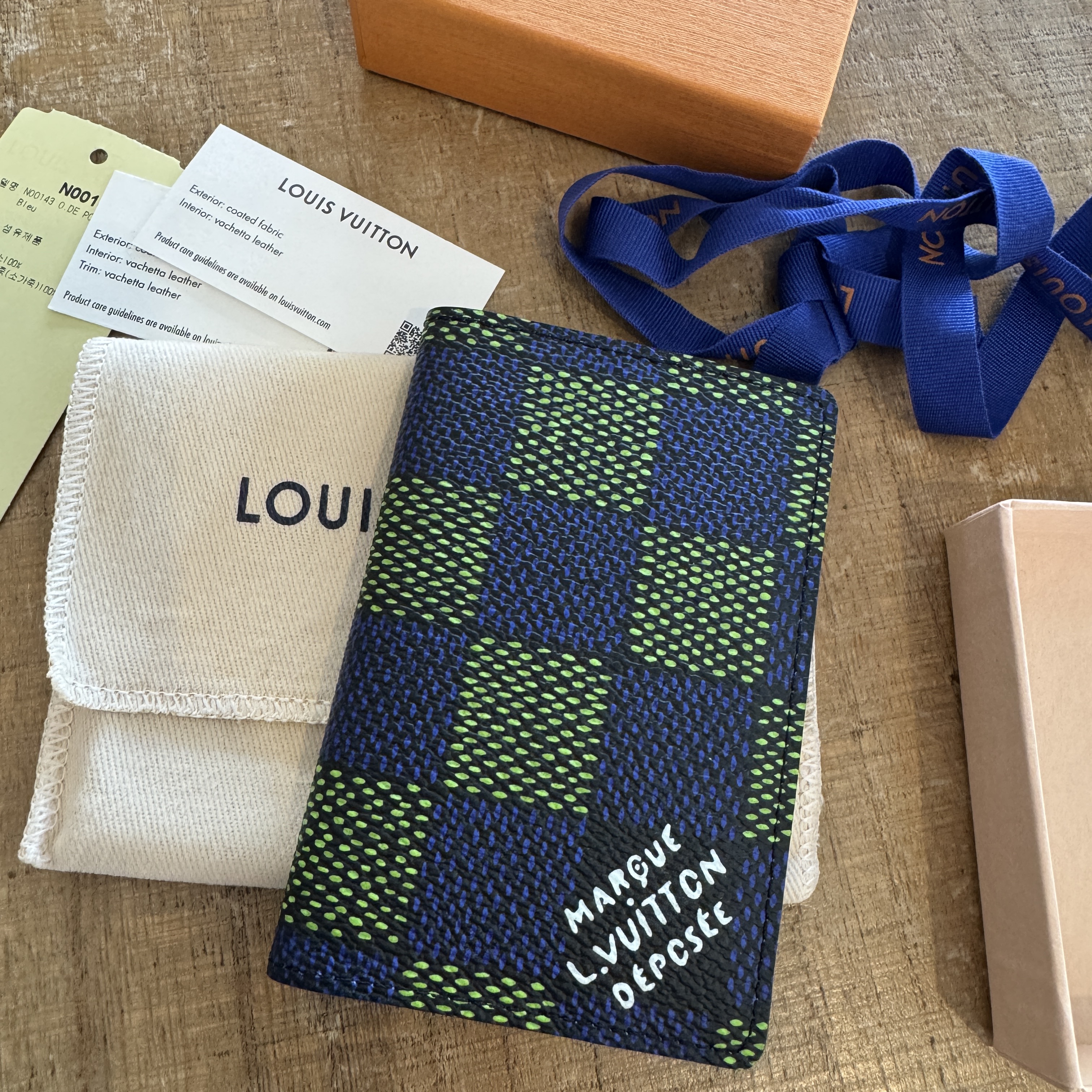 Louis Vuitton Pocket Organizer Blue Green 착용 스타일 - 2