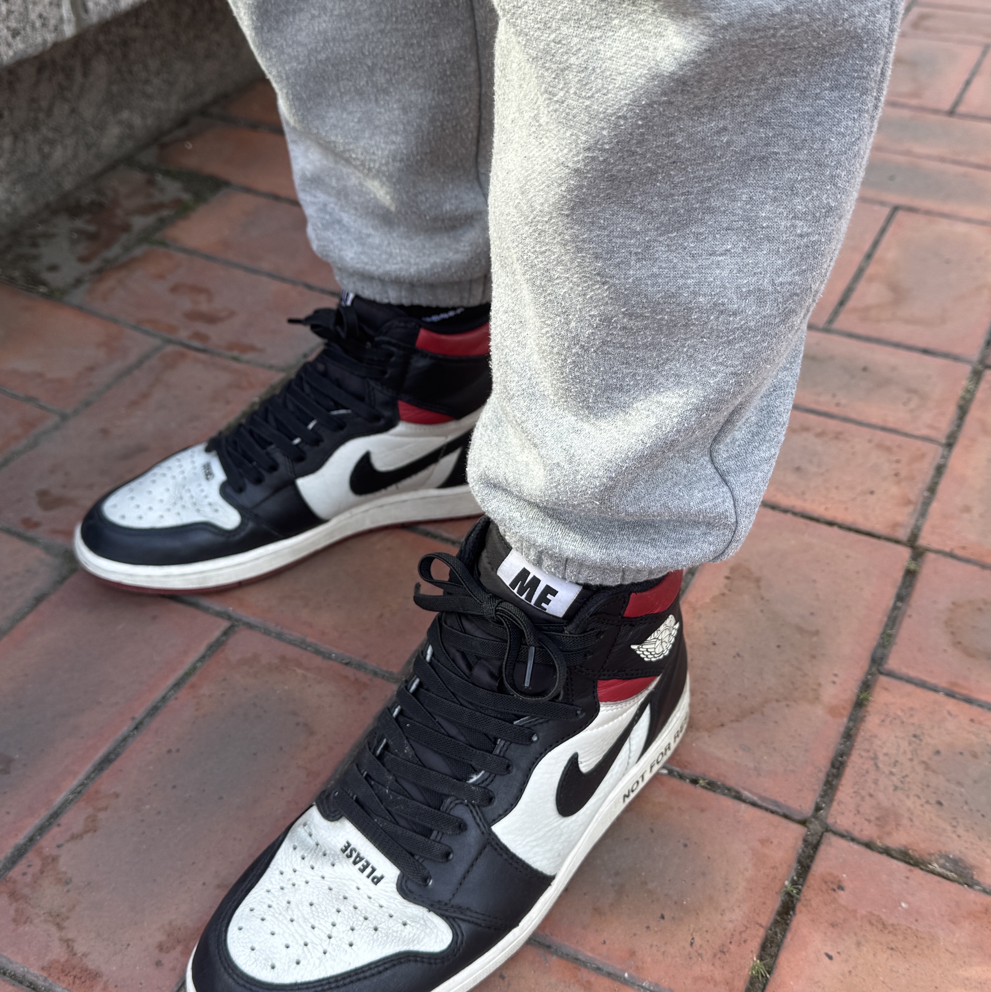 Jordan 1 Retro High Not for Resale Varsity Red 착용 스타일 - 2