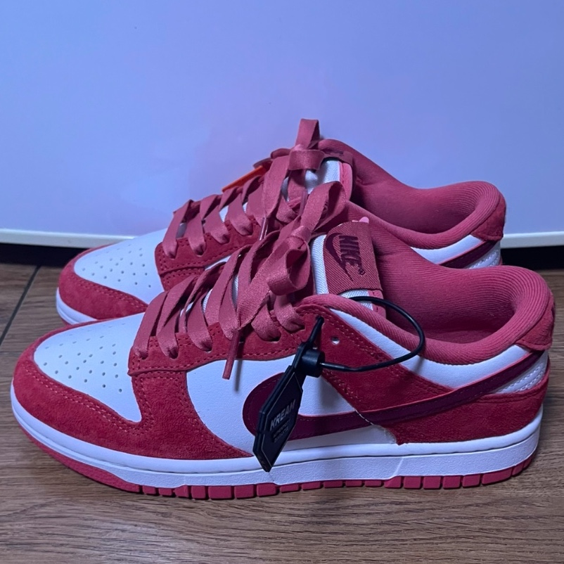 (W) Nike Dunk Low Valentine Day White Adobe 착용 스타일 - 1
