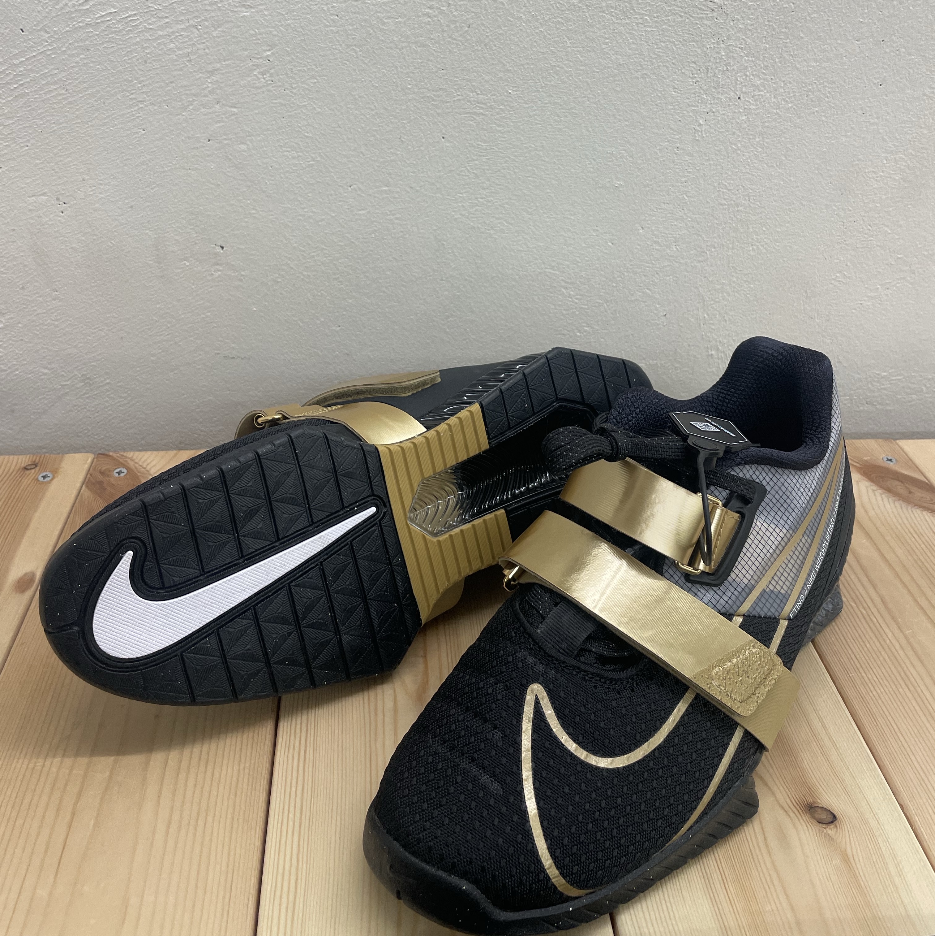 Nike Romaleos 4 Black Metallic Gold 착용 스타일