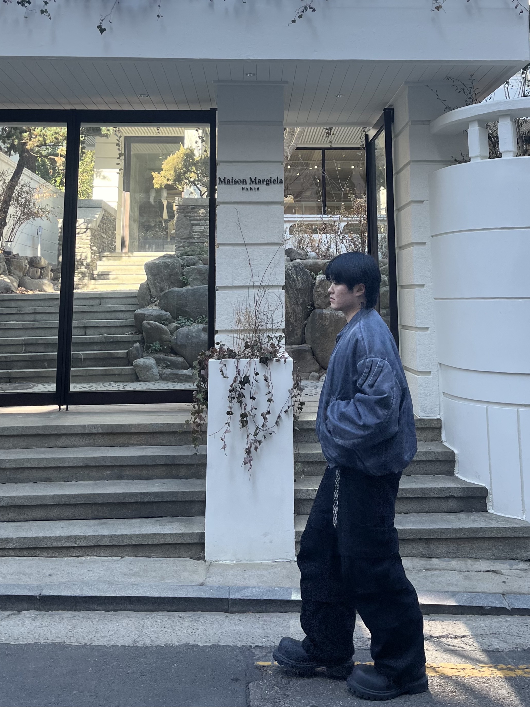 Nonnod x Undermycar Esker Jacket Crown Blue, Balenciaga XL Army Boots Full Eva Black 착용 스타일 - 3
