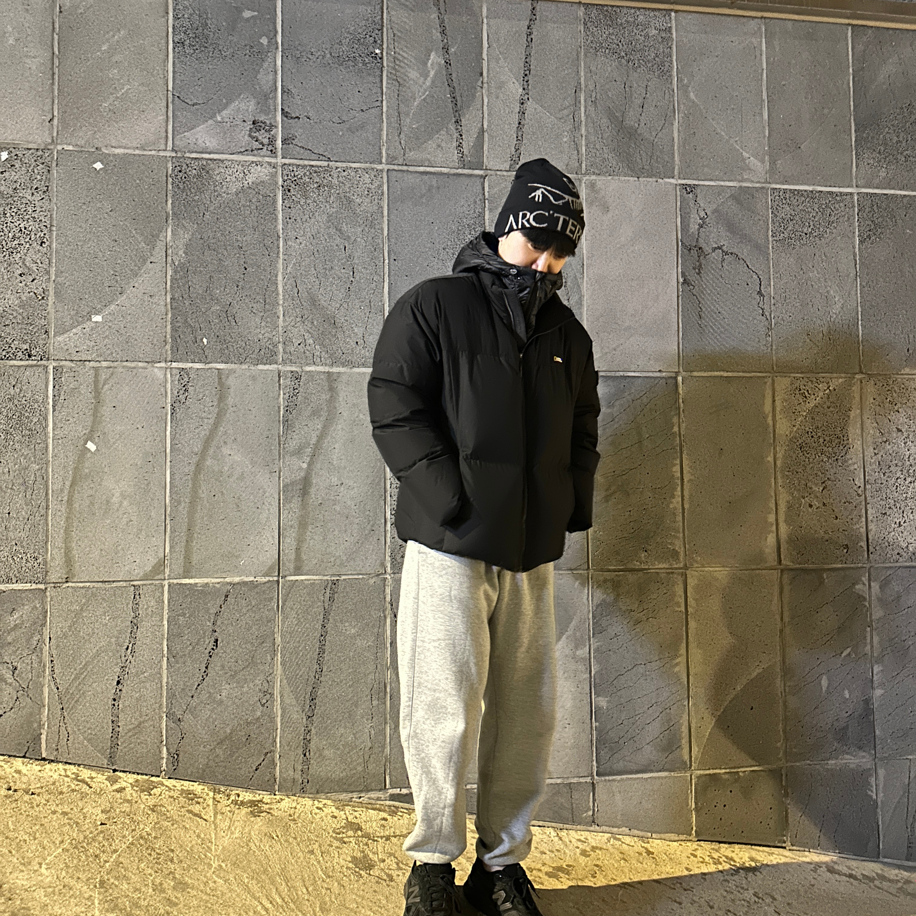 Arc'teryx Bird Word Toque Black Void 착용 스타일