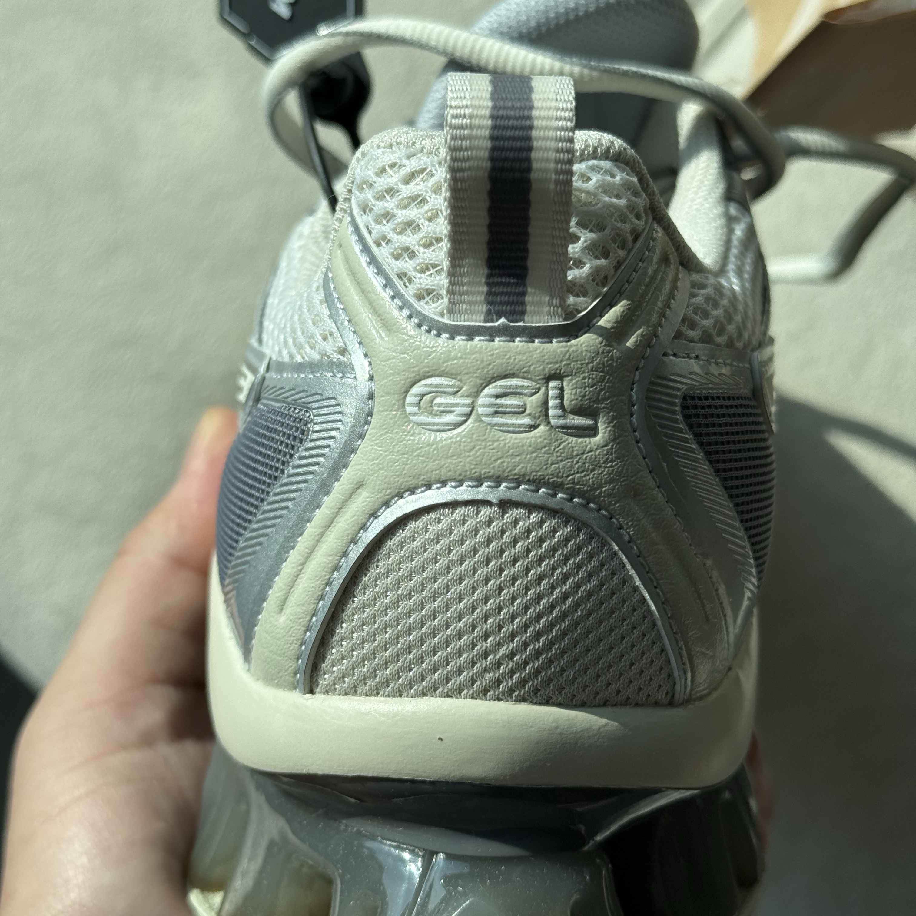 Asics Gel-Quantum Kinetic White Light Dust 착용 스타일 - 5