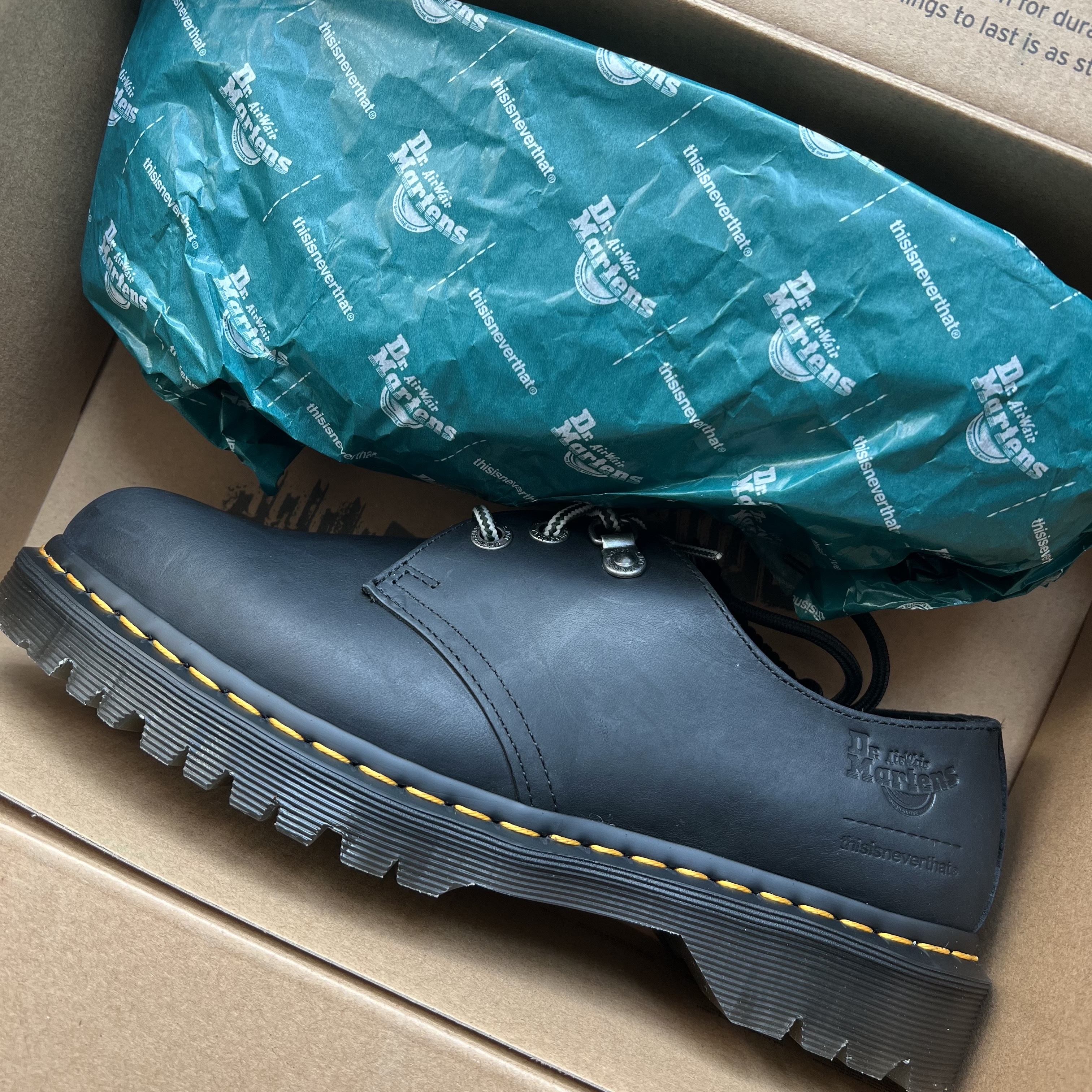 Dr. Martens x Thisisneverthat 1461 Waxed Full Grain Black 착용 스타일