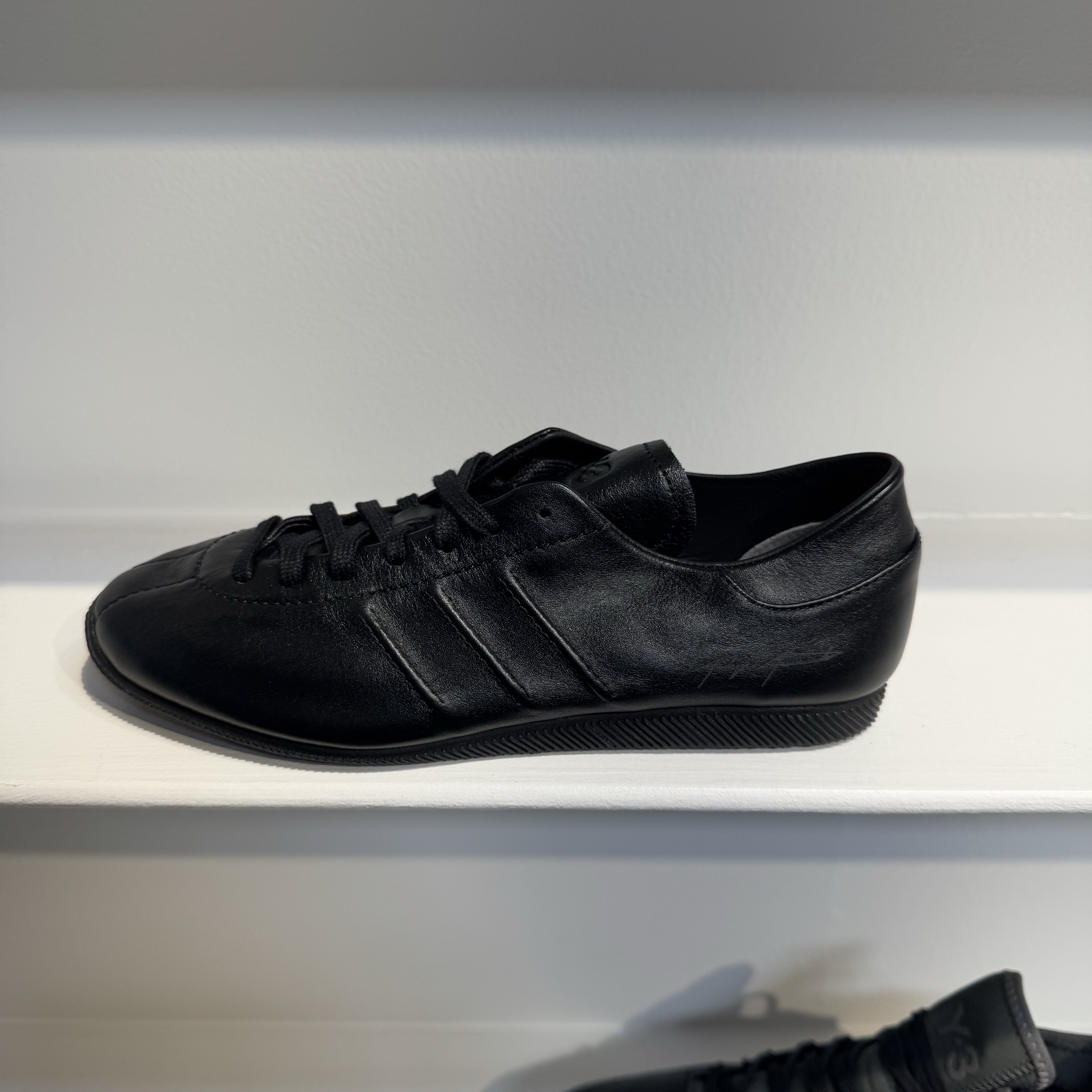 Y-3 Japan Triple Black 착용 스타일 - 2