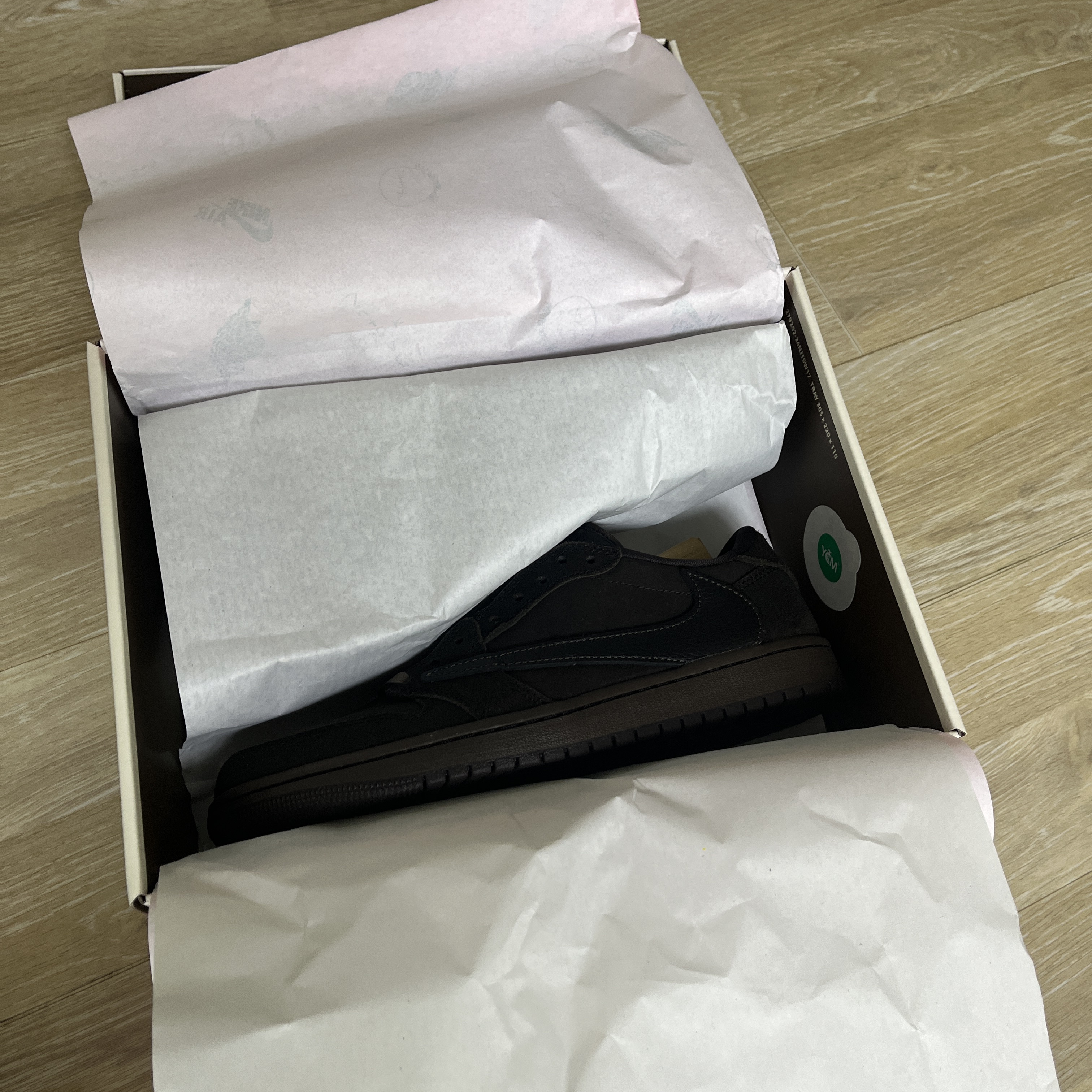 Jordan 1 x Travis Scott Retro Low OG SP Velvet Brown and Dark Mocha 착용 스타일 - 3