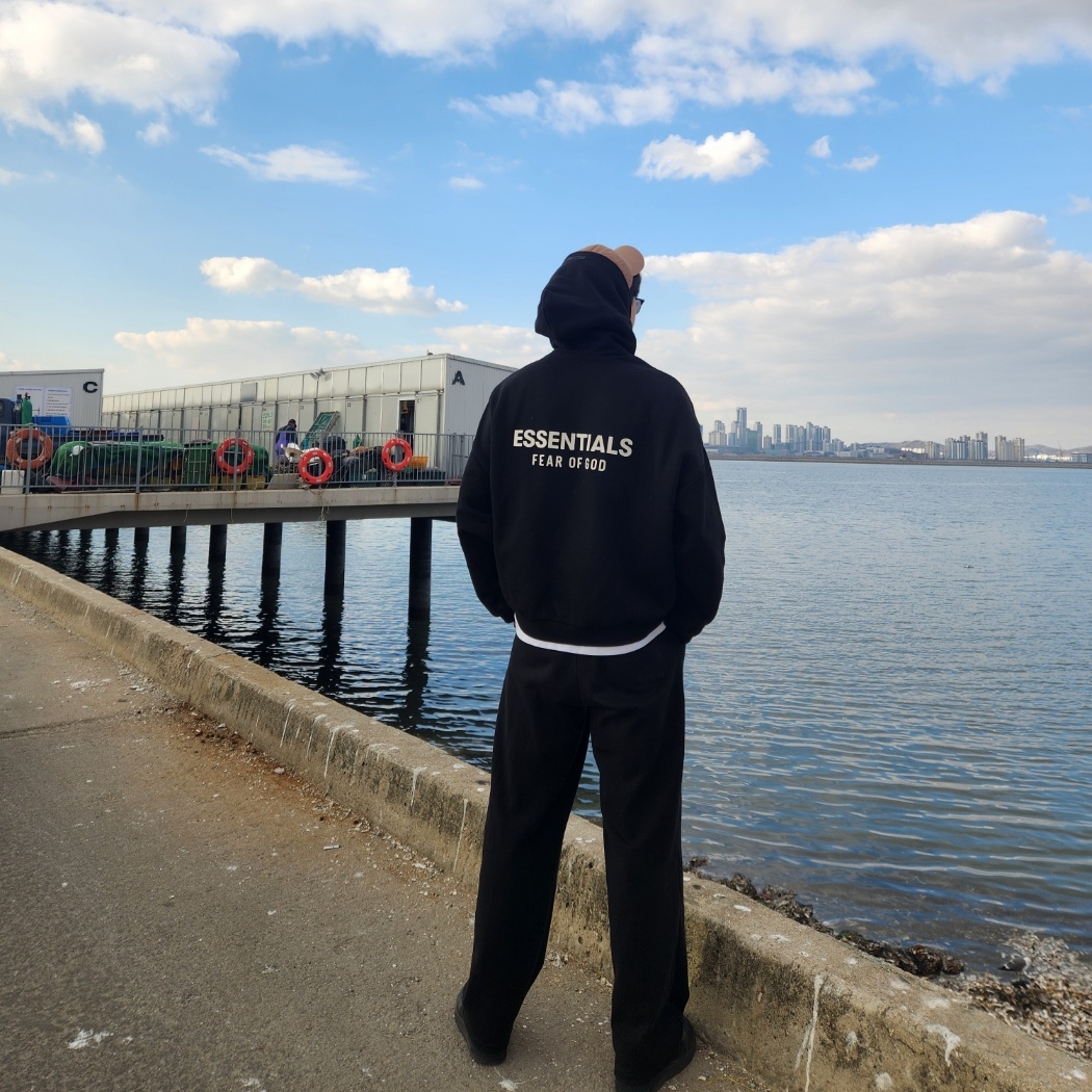 Essentials Fleece Hoodie Black - 24FW 착용 스타일