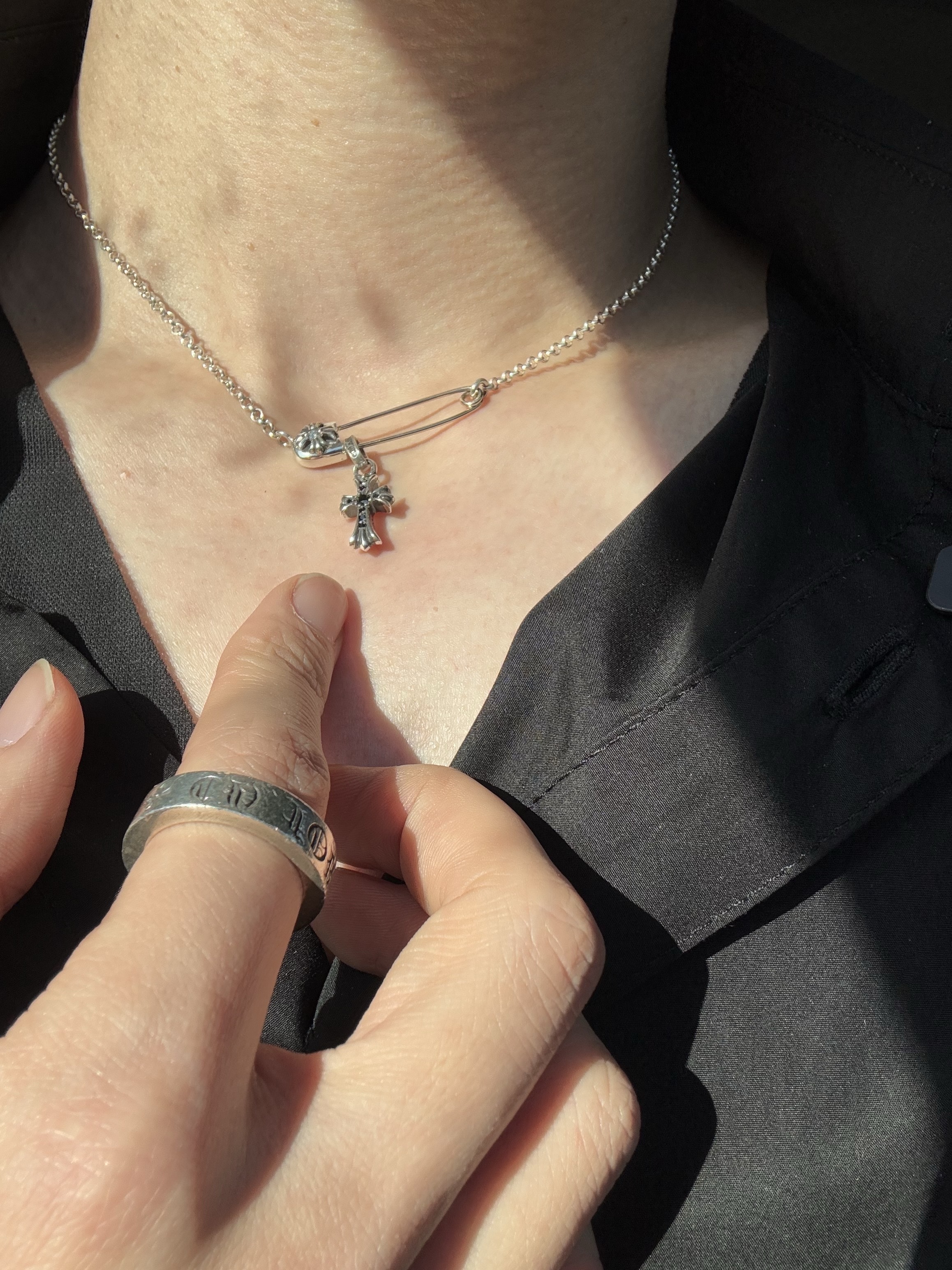 Hansroom Chrome Hearts Baby Fat Cross Charm Pave Dia 착용 스타일 - 3