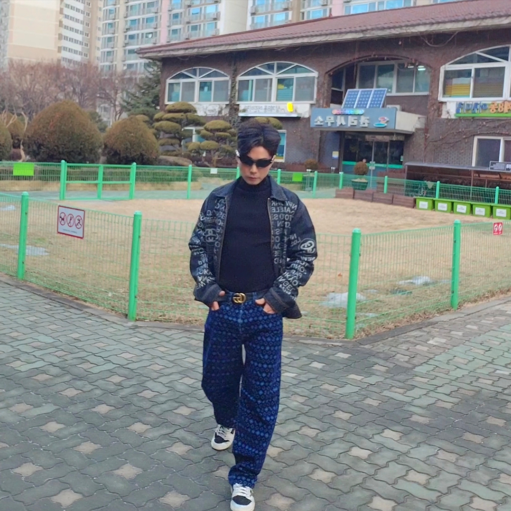 Jordan 1 x Travis Scott Retro Low OG SP Reverse Olive, Stussy Zip Work Jacket City Link Denim One Wash 착용 스타일 - 2