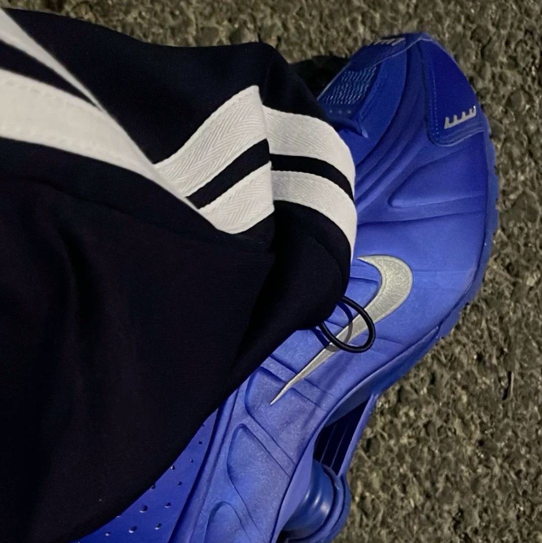 (W) Nike Shox R4 Racer Blue and Metallic Silver 착용 스타일 - 3