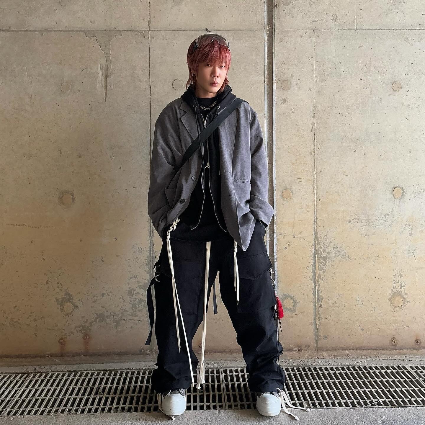 Converse x Drkshdw DBL Drkstar Overdye Chuck 70 Hi Concrete 착용 스타일 - 1