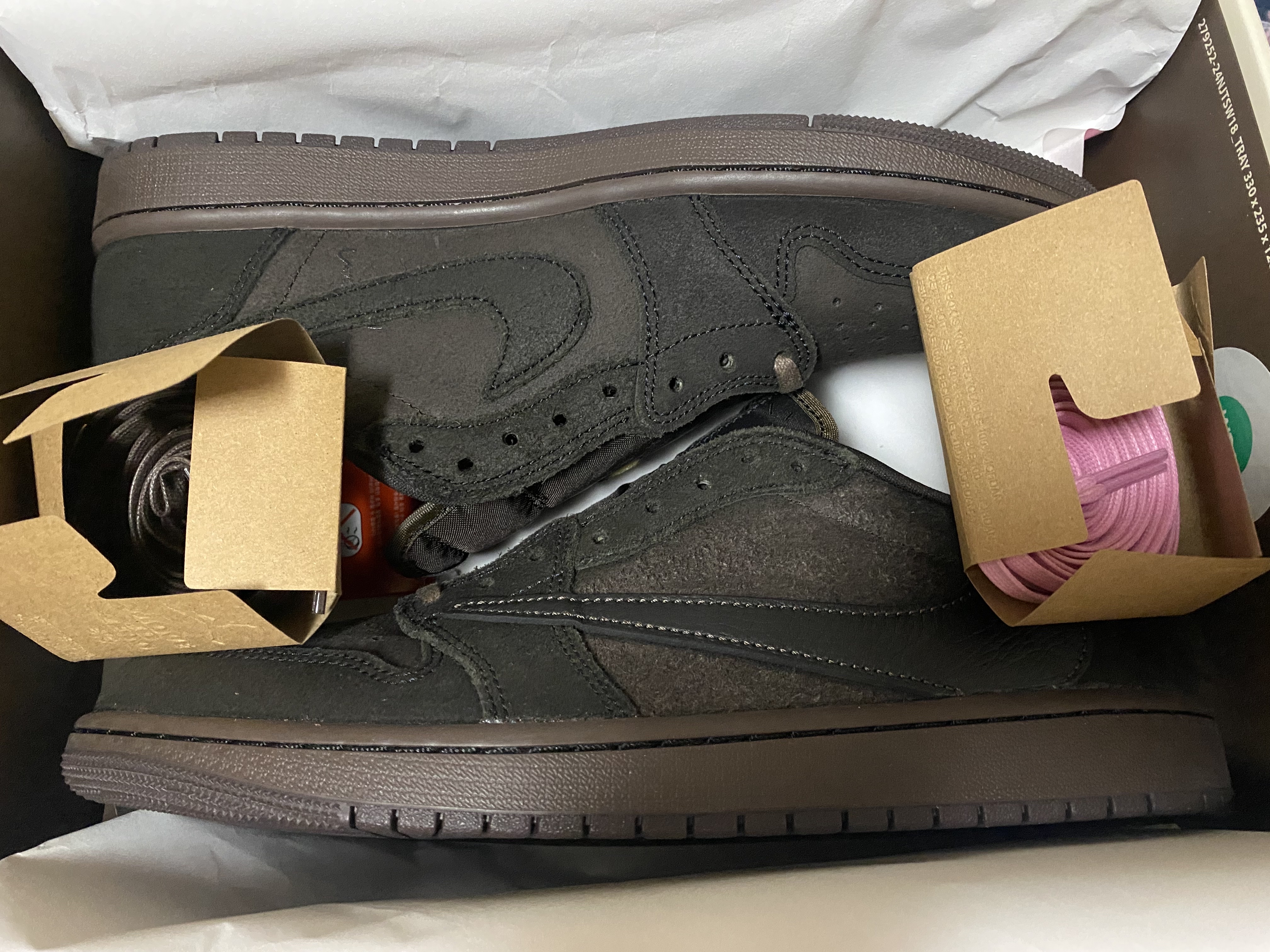 Jordan 1 x Travis Scott Retro Low OG SP Velvet Brown and Dark Mocha 착용 스타일 - 2